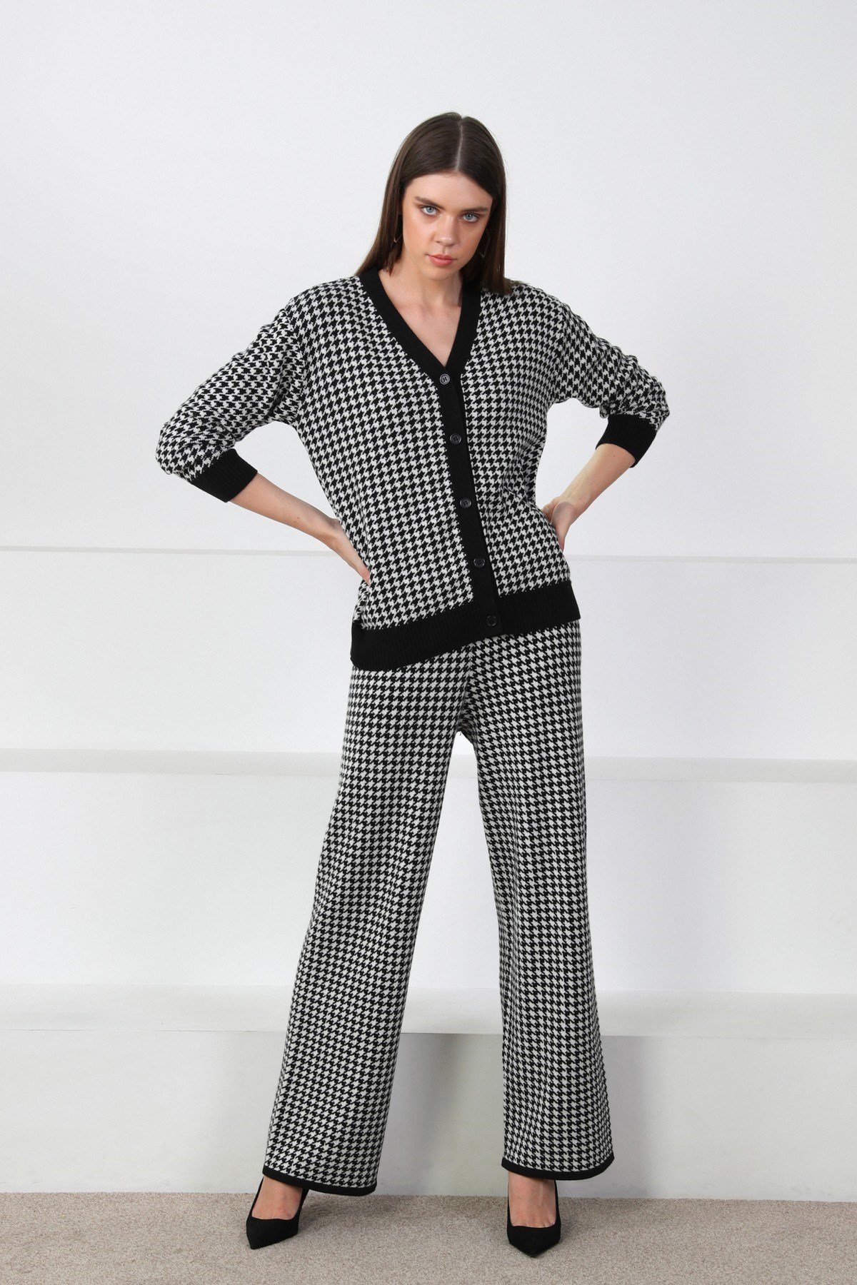 Ferraro Siyah/Beyaz Kaz Ayağı Desen Bol Paça Kaşmirli Kadın Triko Pantolon