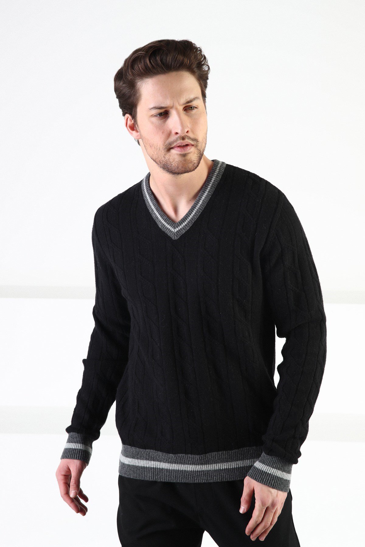 Ferraro Siyah/Füme V Yaka %100 Kuzu Yünü Erkek Kazak