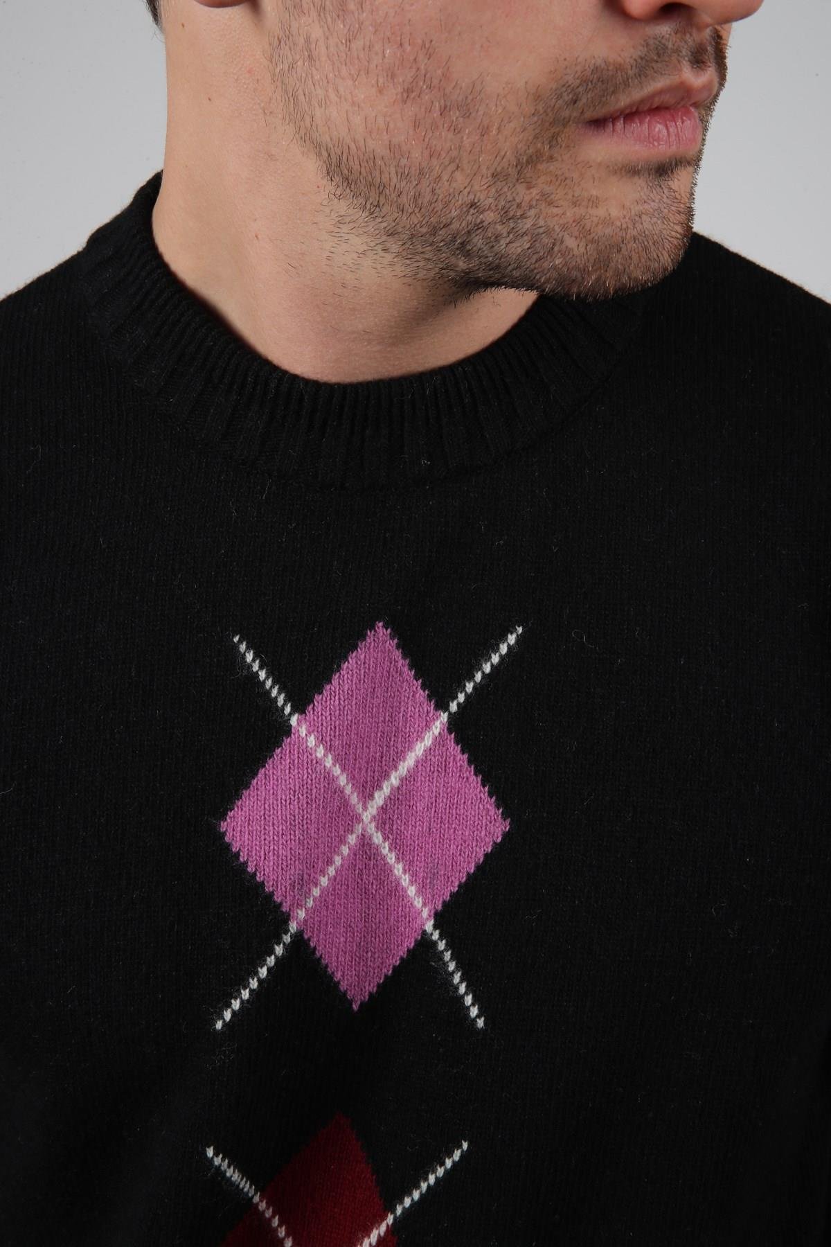 Ferraro Siyah/Lila Bisiklet Yaka Lila Bordo Desenli Uzun Kollu %100 Kuzu Yünü Erkek Triko Kazak