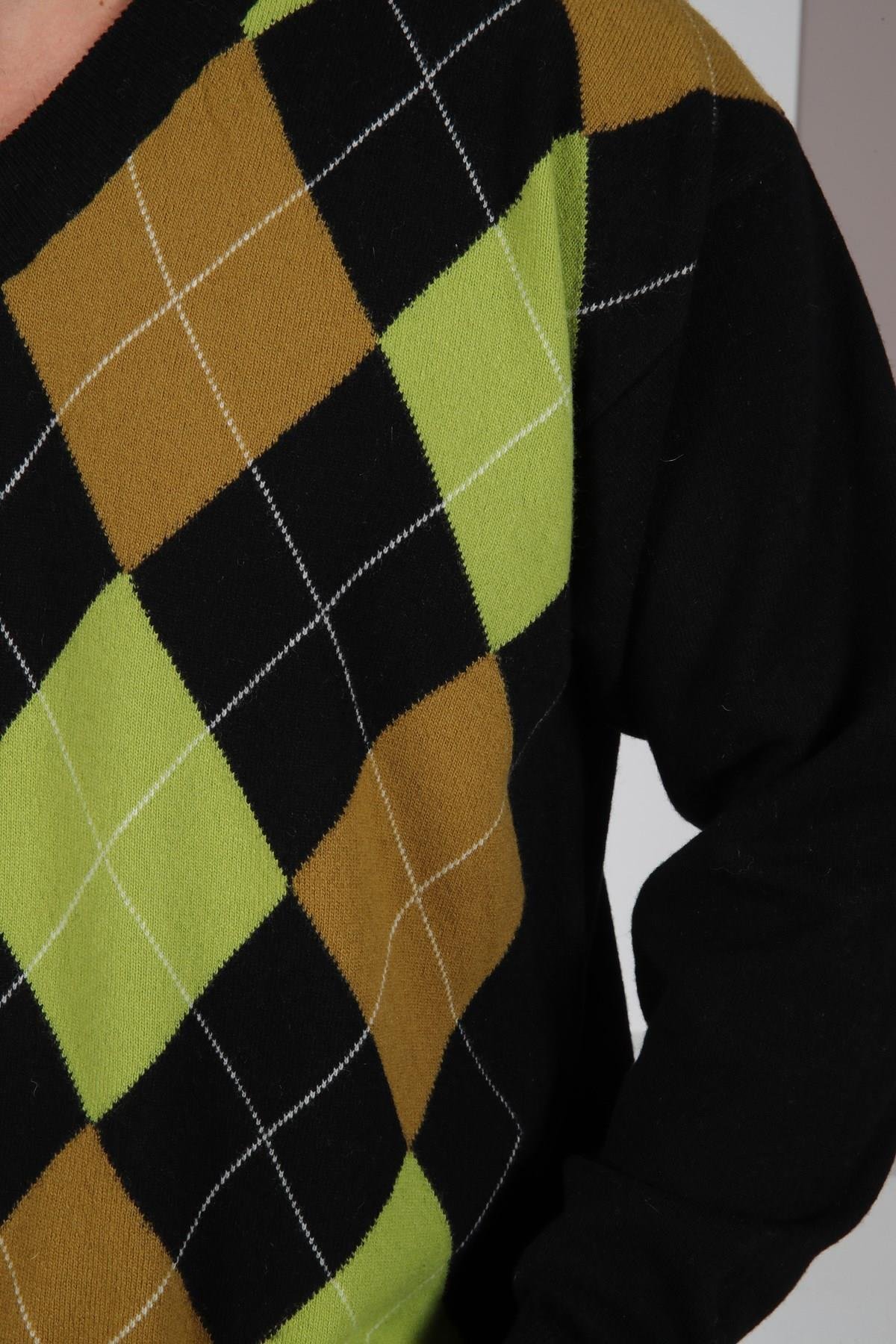 Ferraro Siyah/Yeşil V Yaka Çok Renkli Baklava Desenli Uzun Kollu %100 Kuzu Yünü Erkek Triko Kazak