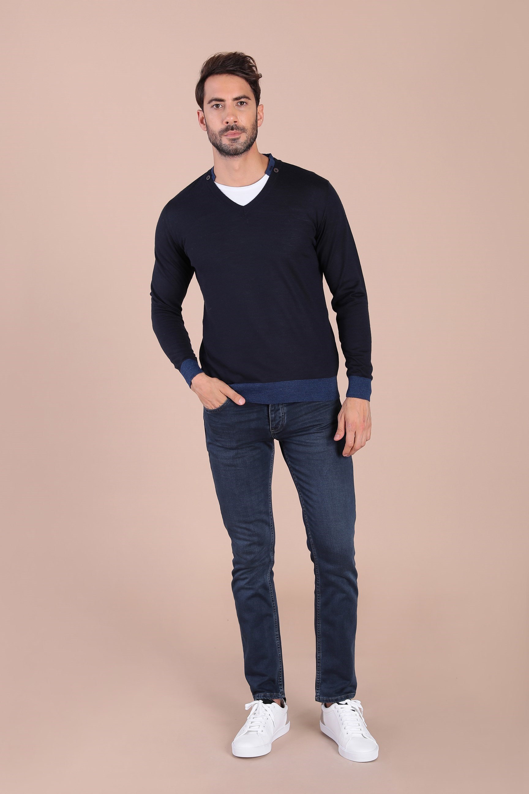 Ferraro V Yaka Superfine Yün Kazak