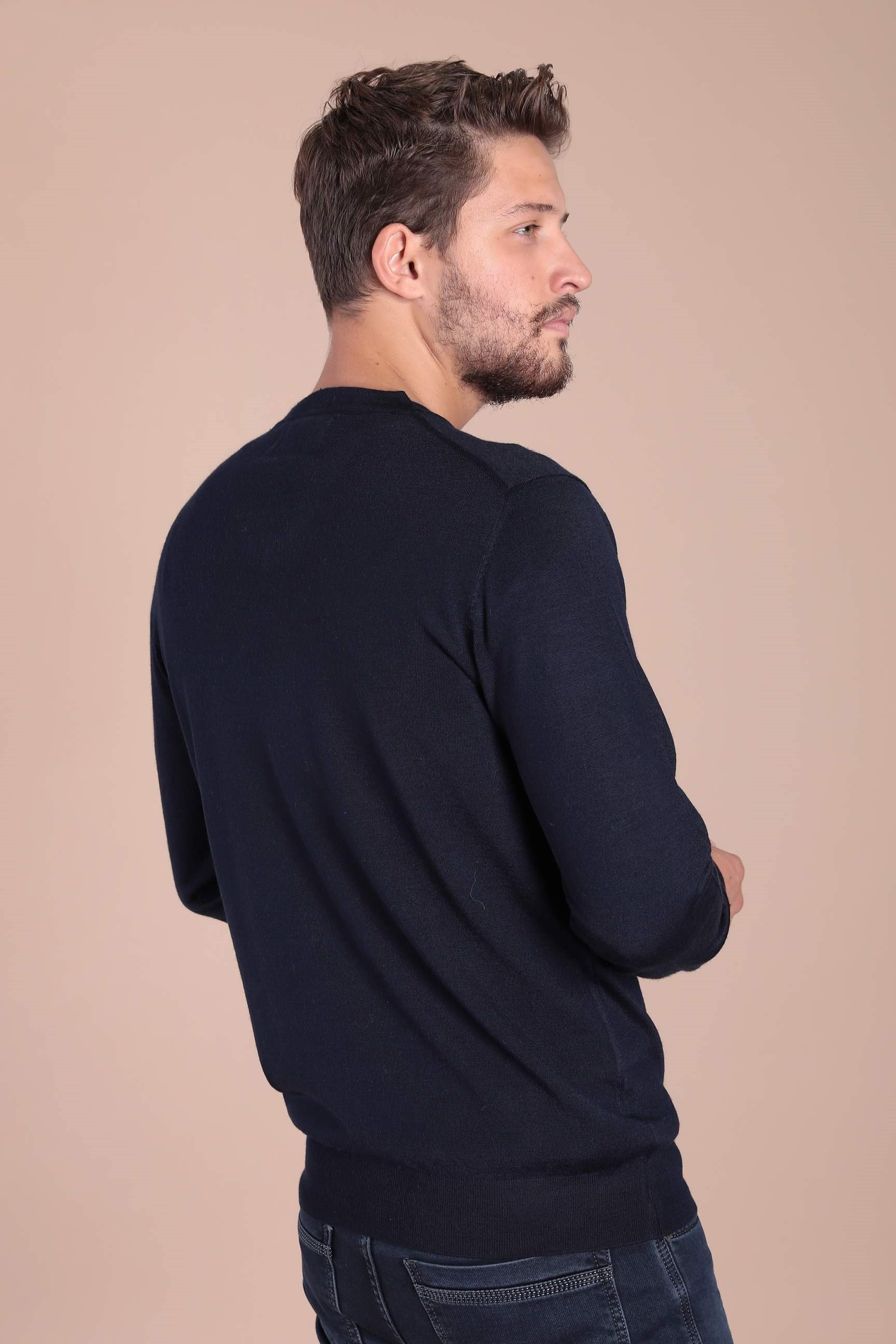 Ferraro V Yaka Superfine Yün Kazak