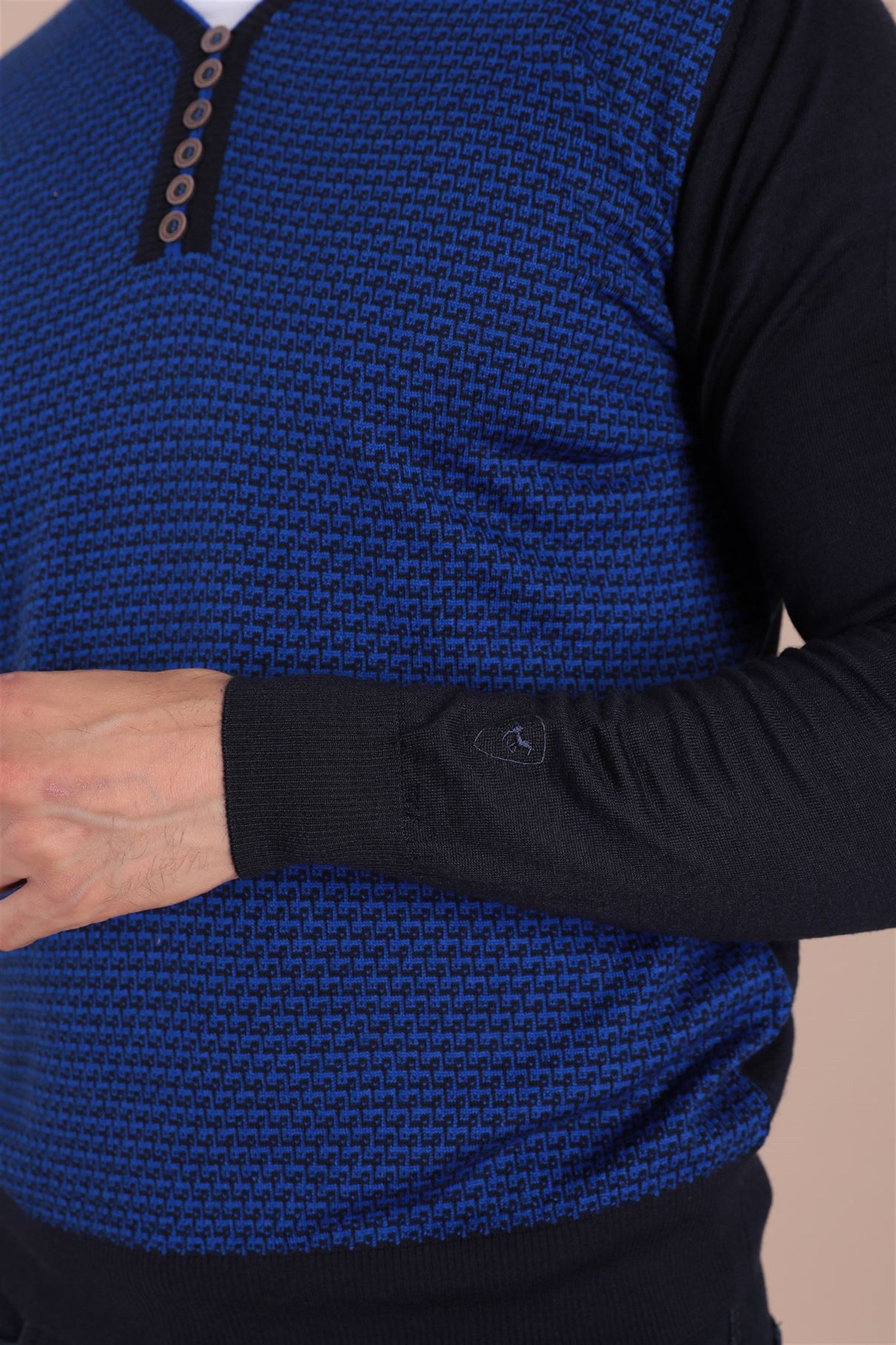 Ferraro V Yaka Superfine Yün Kazak