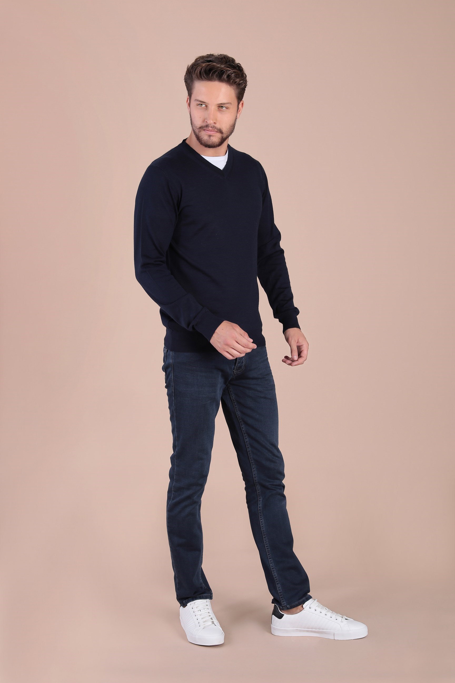 Ferraro V Yaka Superfine Yün Kazak