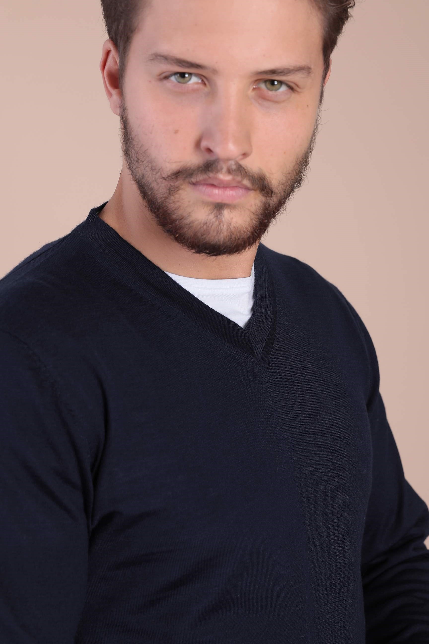 Ferraro V Yaka Superfine Yün Kazak