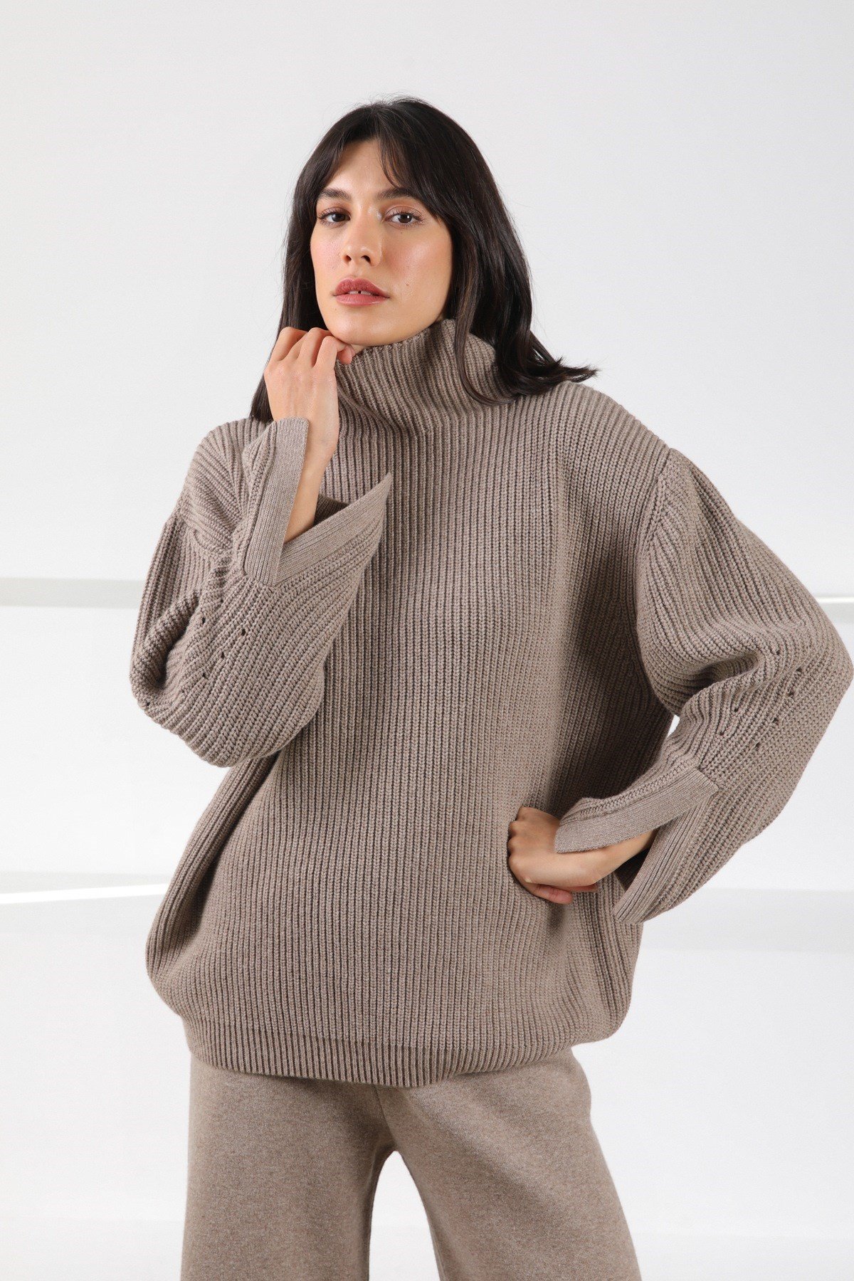 Ferraro Vizon Kolu Yırtmaçlı Kaşmirli Kadın Triko Kazak