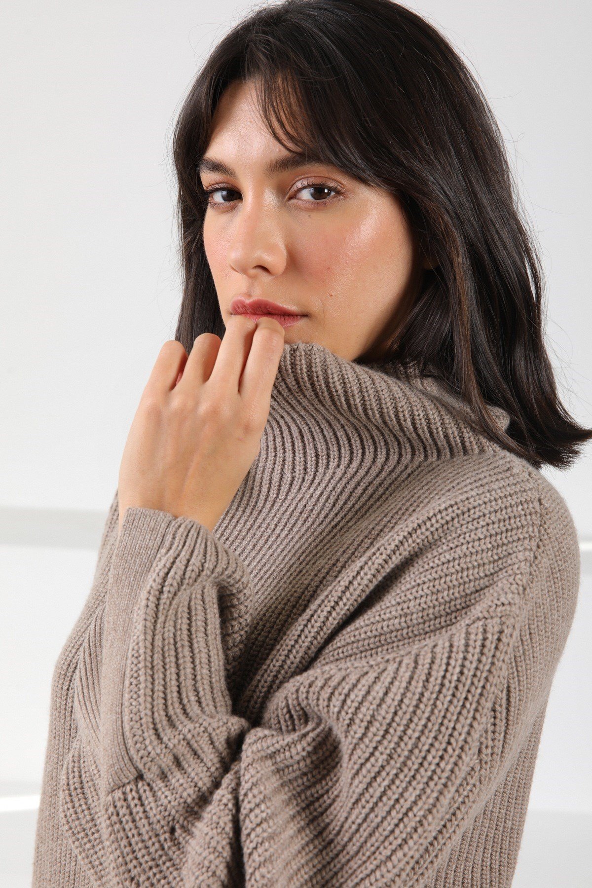 Ferraro Vizon Kolu Yırtmaçlı Kaşmirli Kadın Triko Kazak