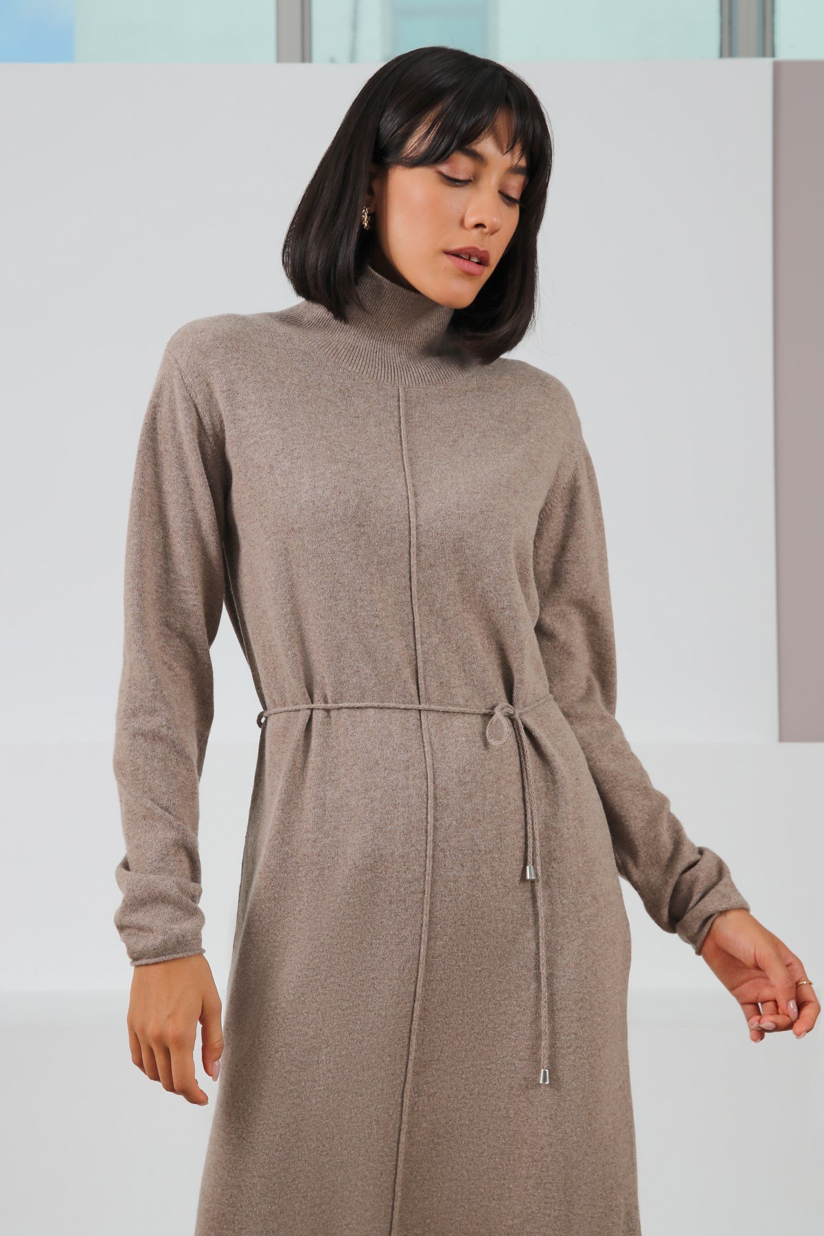 Ferraro Vizon Uzun Kollu Balıkçı Yaka Yırtmaçlı Kadın Triko Elbise