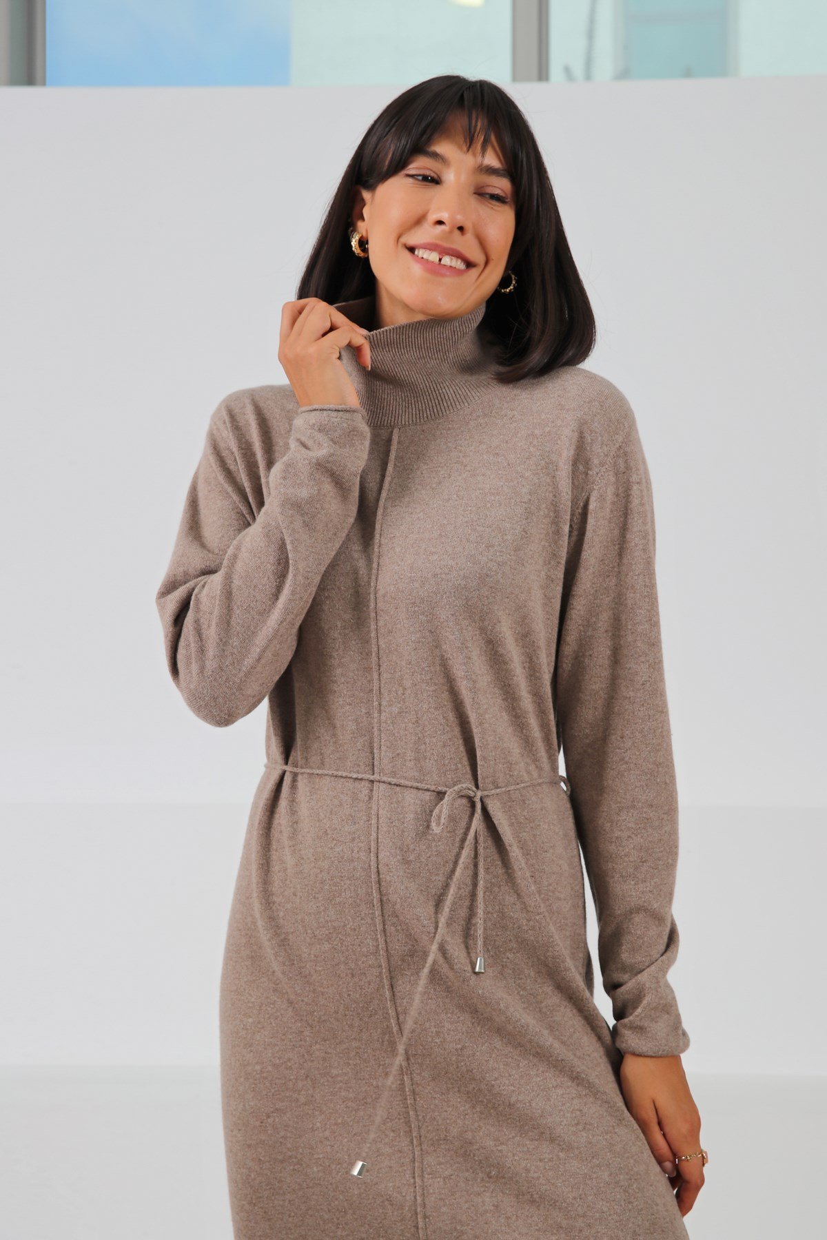 Ferraro Vizon Uzun Kollu Balıkçı Yaka Yırtmaçlı Kadın Triko Elbise