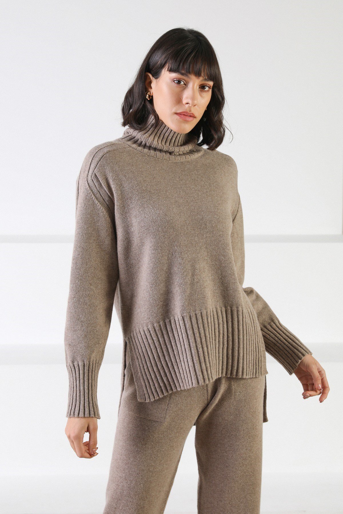 Ferraro Vizon Uzun Kollu Yarım Balıkçı Yaka Kaşmirli Kadın Triko Kazak