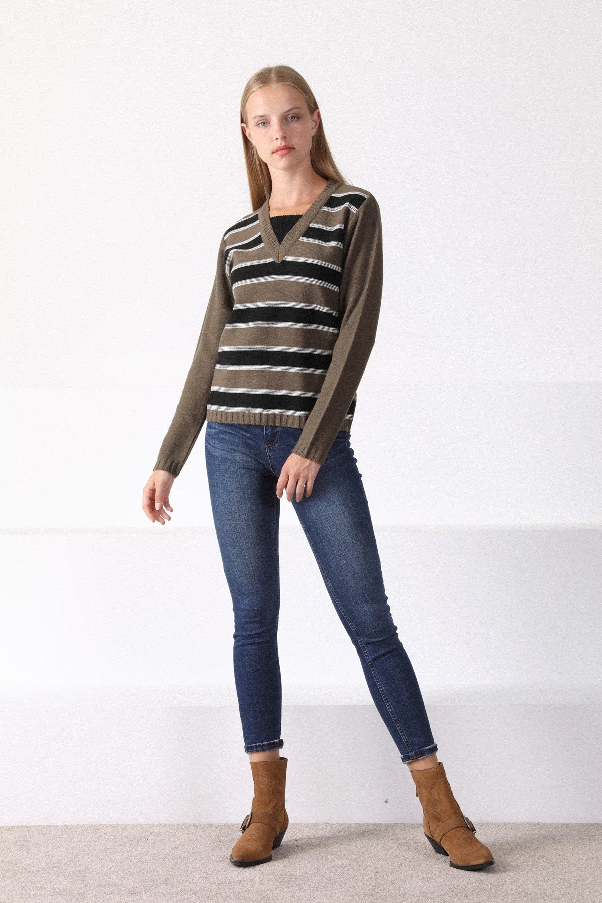 Ferraro Vizon V Yaka Yünlü Kadın Triko Kazak