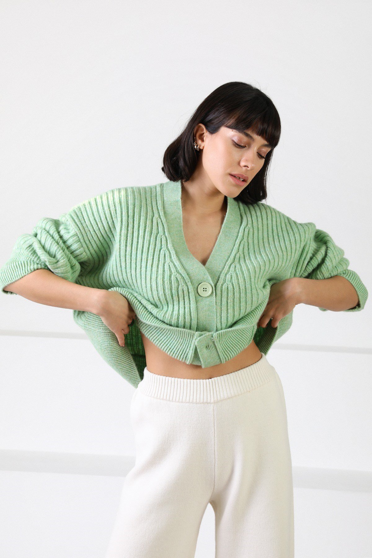 Ferraro Yeşil Düşük Omuz Yün Kadın Triko Hırka