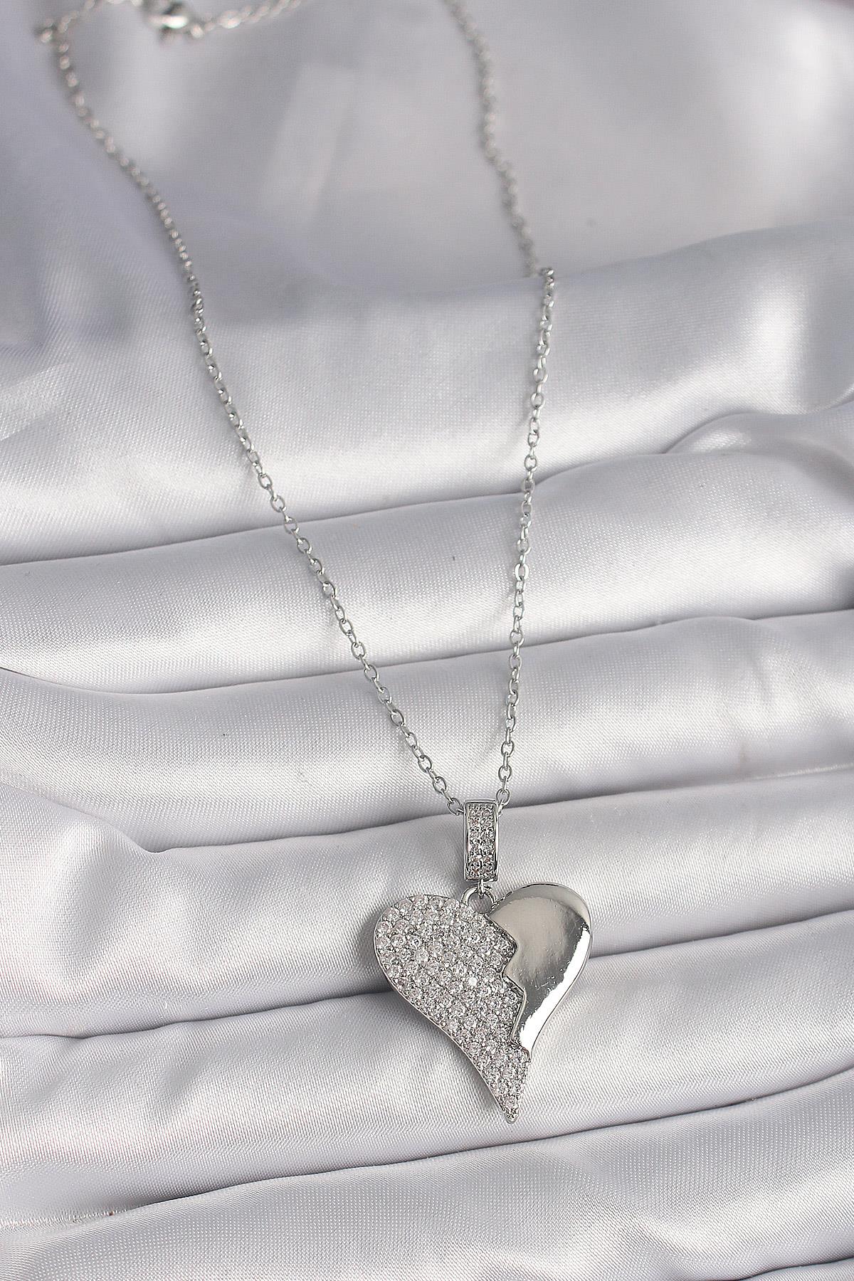 316L Çelik Gümüş Renk Zincir Zirkon Taşlı Kırık Kalp Model Kadın Kolye