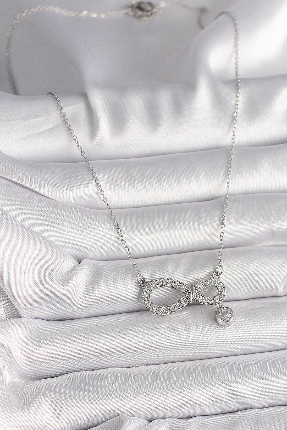 316L Çelik Gümüş Renk Zincir Zirkon Taşlı Sonsuzluk Model Taşlı Kalp Detay Kadın Kolye
