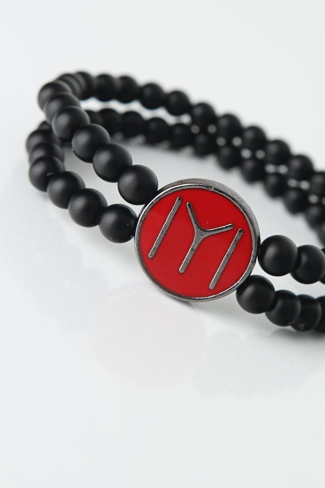 Bordo Renkli Metal Üzerine Füme Kayı Boyu Figürlü Siyah Renk Çift Sıra Doğal Taş Erkek Bileklik