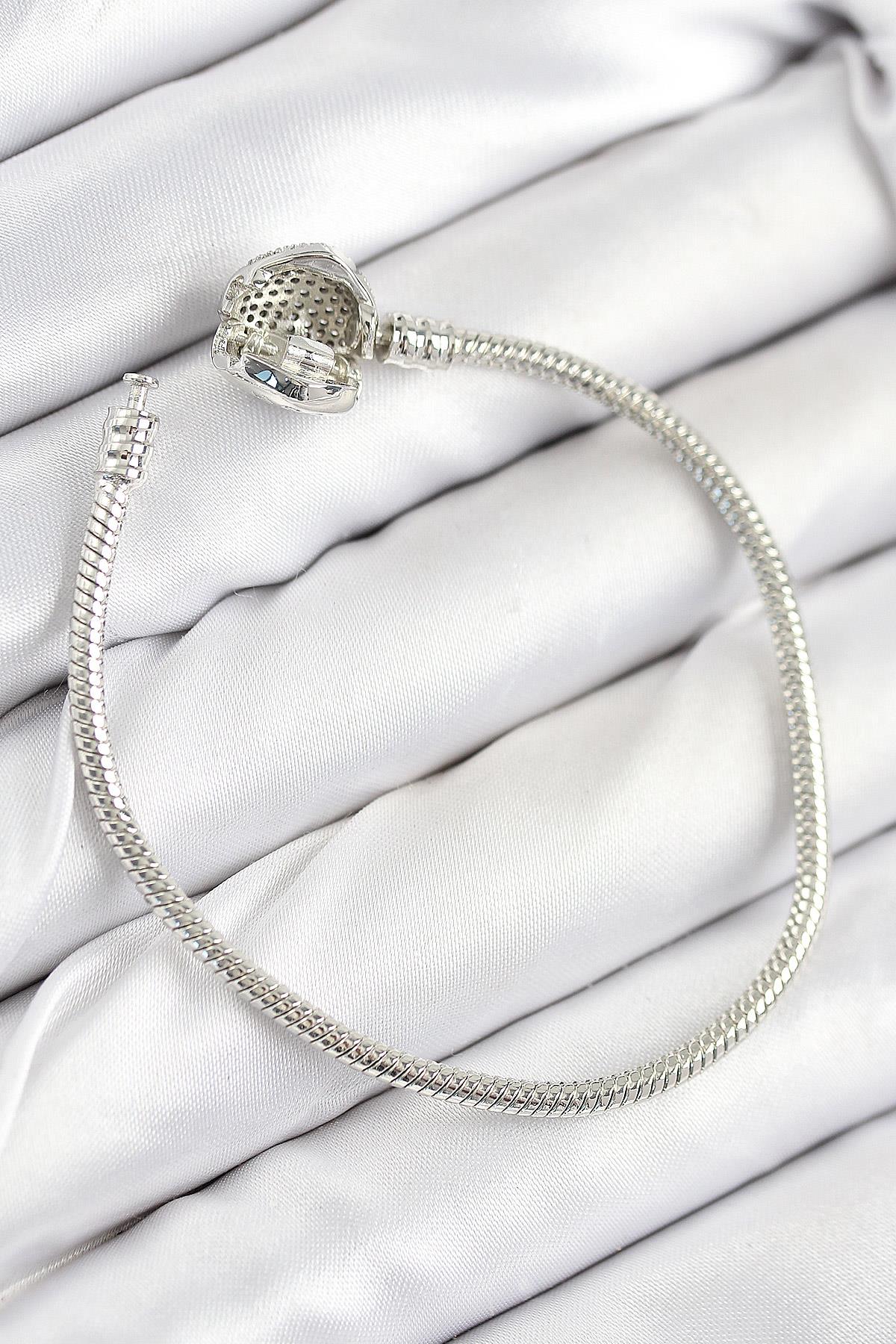 Pirinç Charm Zirkon Taşlı Kalp Model Gümüş Renk Kadın Bileklik