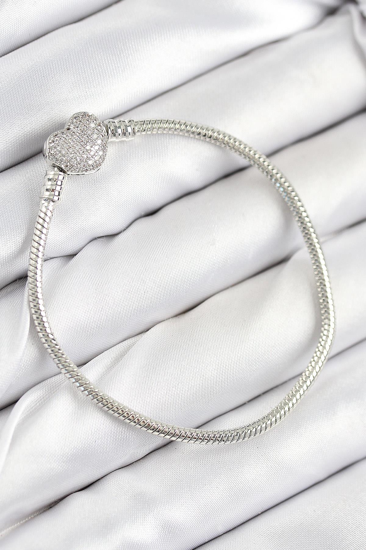 Pirinç Charm Zirkon Taşlı Kalp Model Gümüş Renk Kadın Bileklik