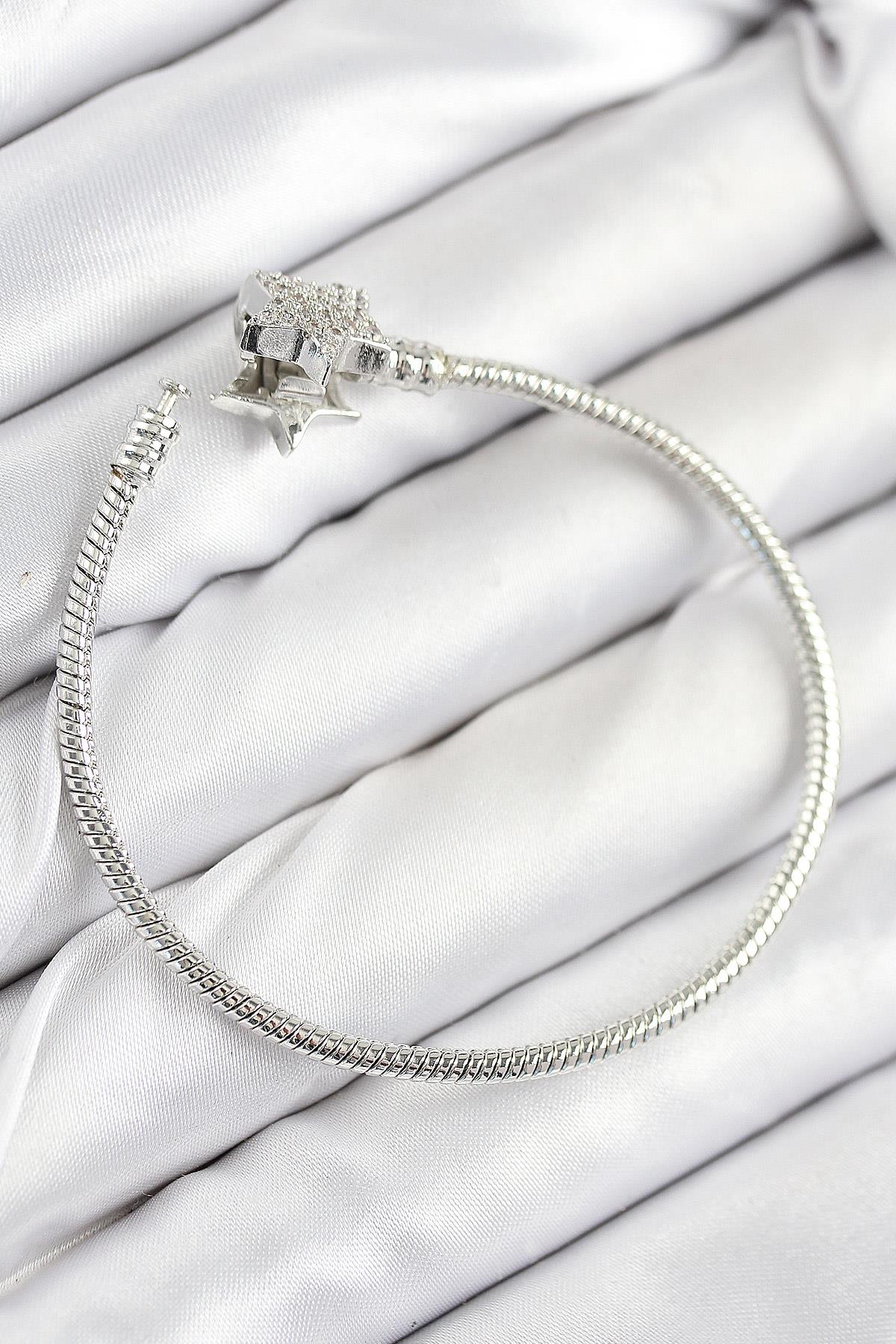 Pirinç Charm Zirkon Taşlı Yıldız Model Gümüş Renk Kadın Bileklik