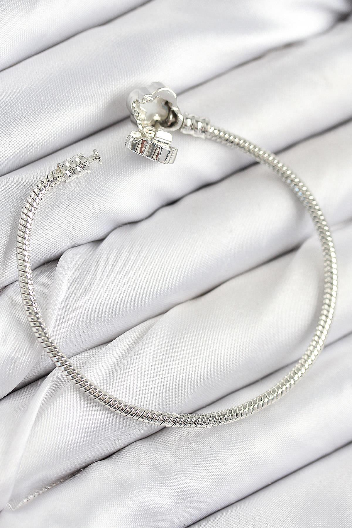 Pirinç Charm Zirkon Taşlı Yonca Model Gümüş Renk Kadın Bileklik