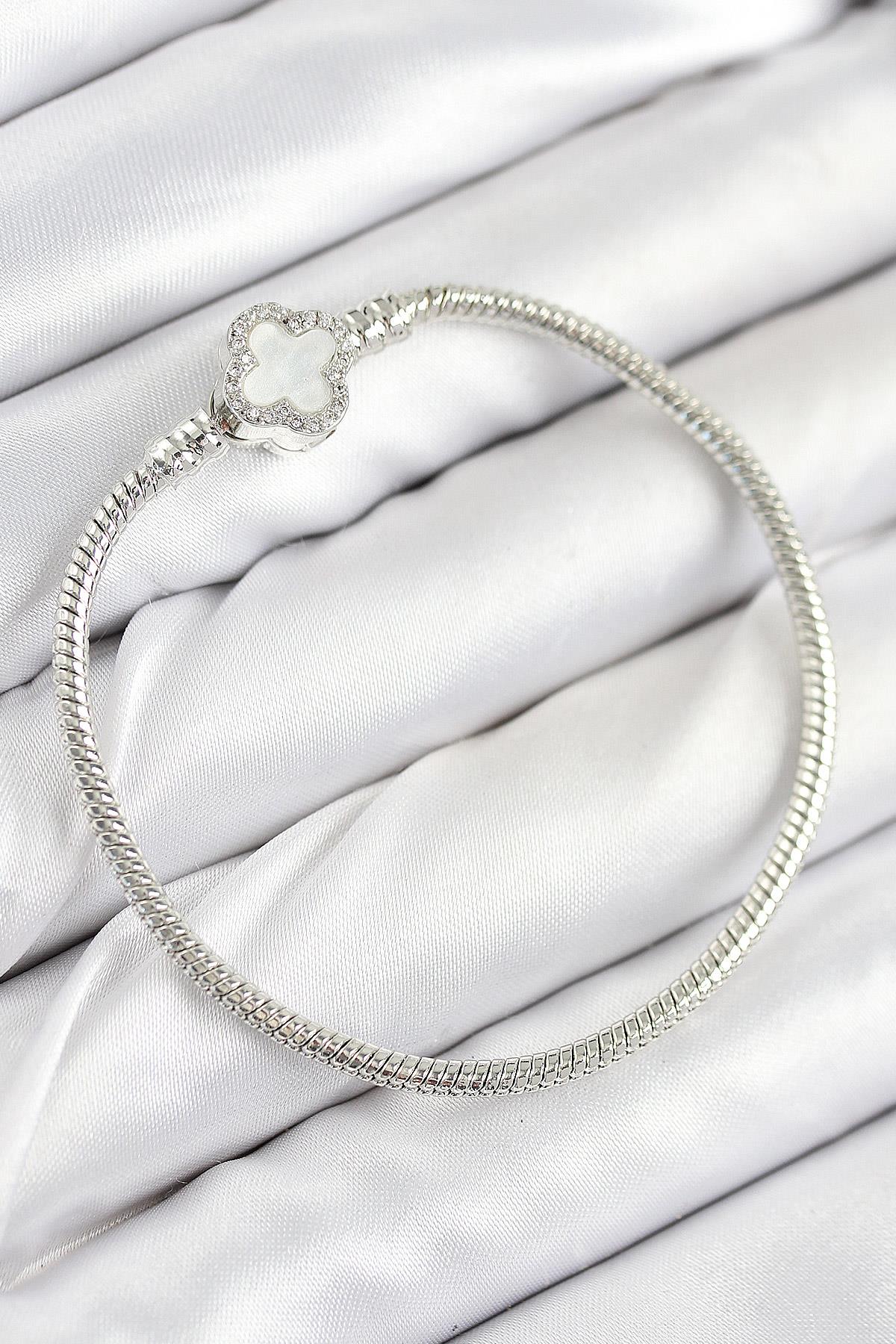 Pirinç Charm Zirkon Taşlı Yonca Model Gümüş Renk Kadın Bileklik