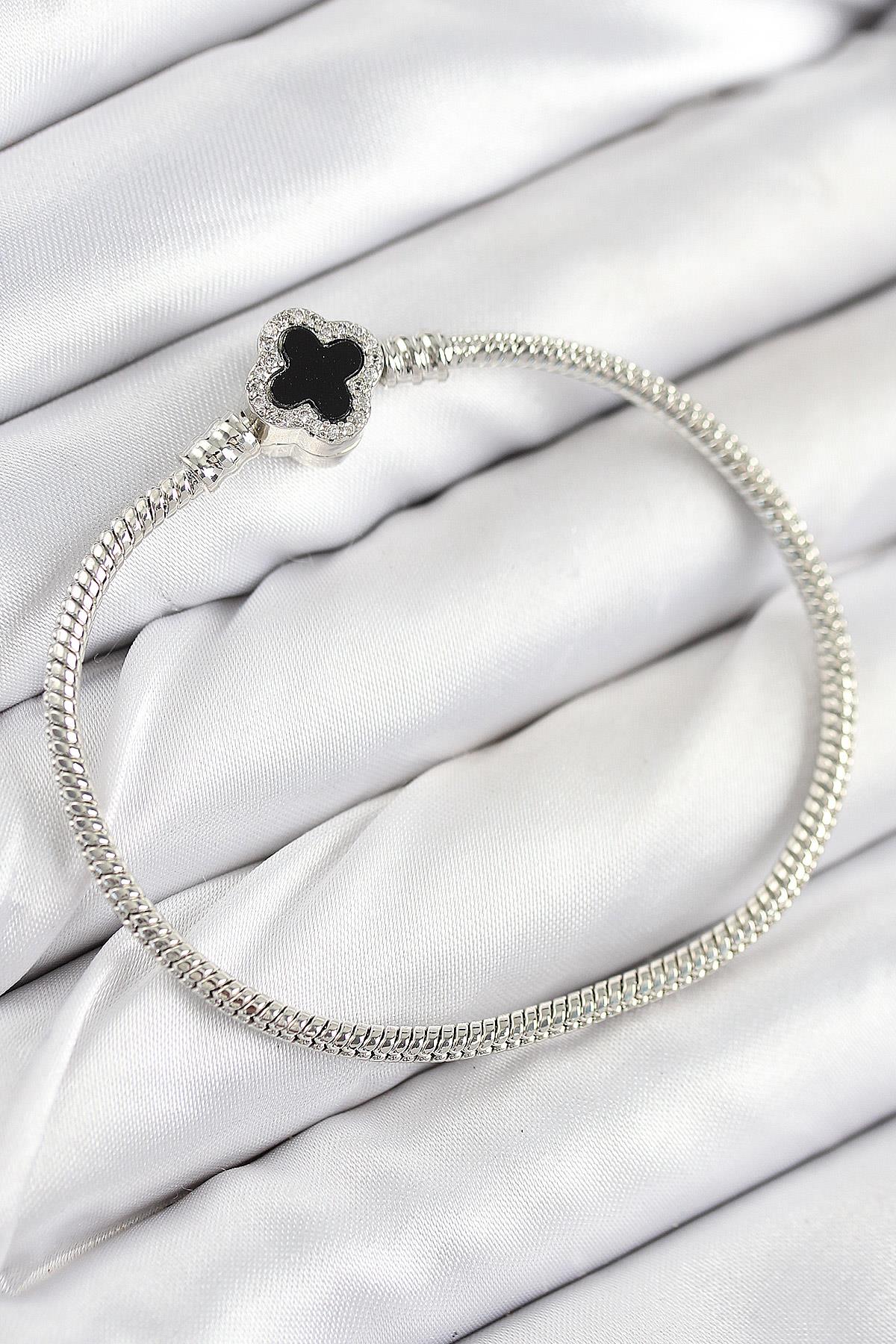 Pirinç Charm Zirkon Taşlı Yonca Model Gümüş Renk Kadın Bileklik