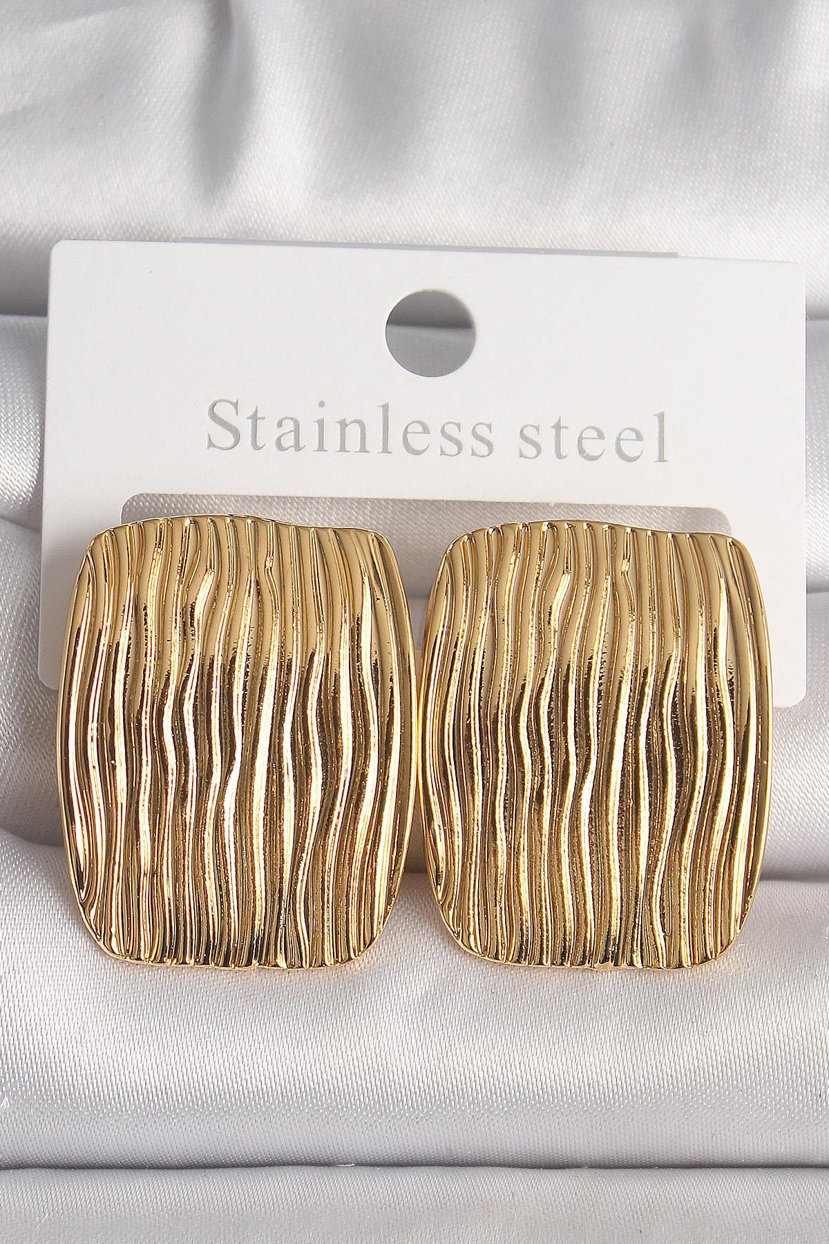 Pirinç Gold Renk İşlemeli Kare Plaka Model Kadın Küpe