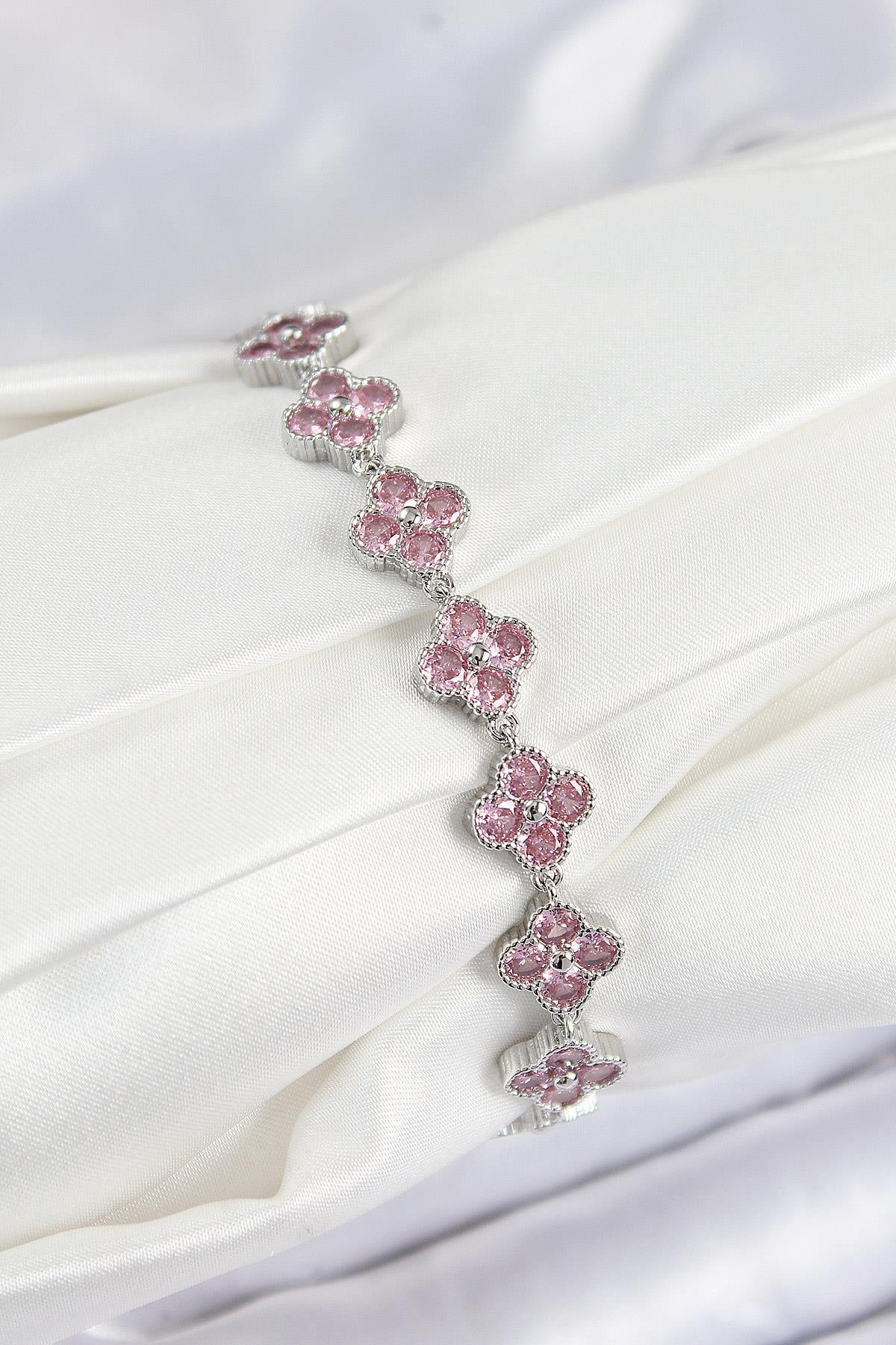 Pirinç Pembe Zirkon Taşlı Yonca Model Gümüş Renk VIP Seri Kadın Bileklik