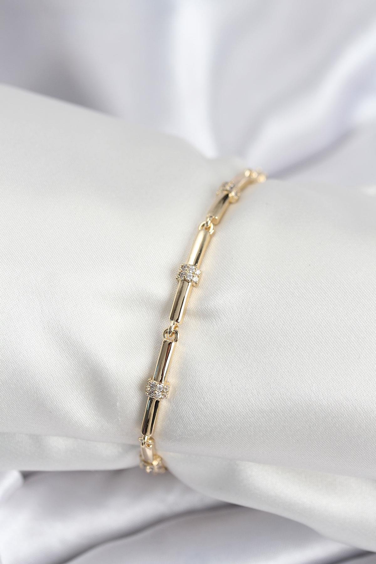 Pirinç VIP Seri Gold Renk Parçalı Model Zirkon Taşlı Kadın Bileklik