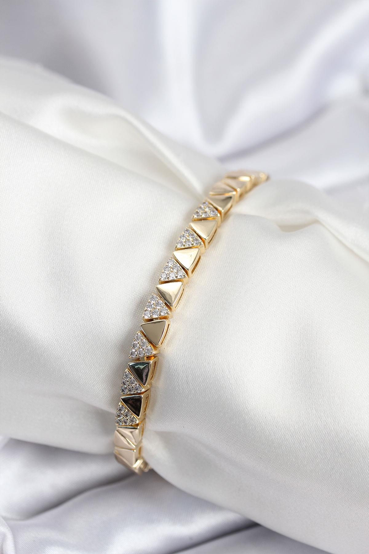 Pirinç VIP Seri Gold Renk Sıralı Üçgen Model Kadın Bileklik