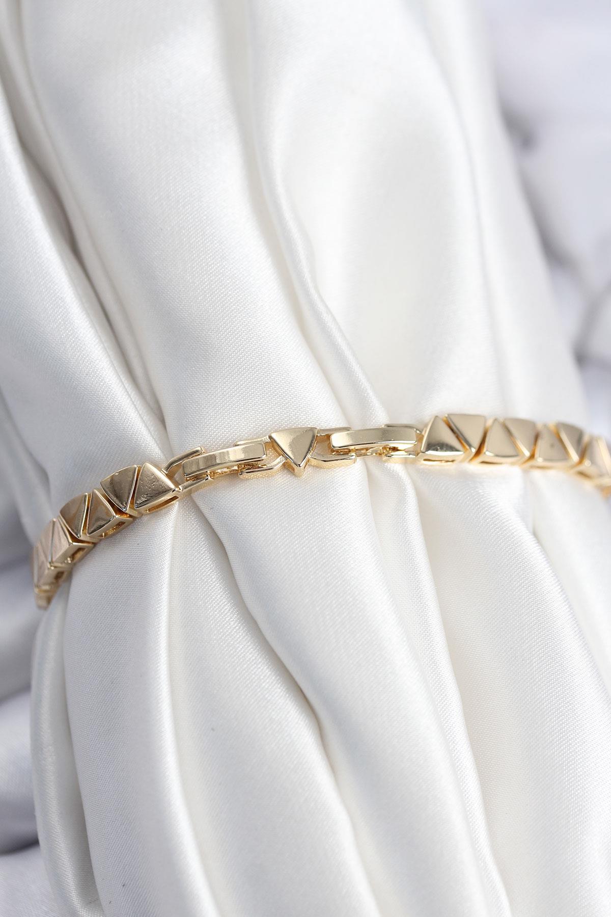 Pirinç VIP Seri Gold Renk Sıralı Üçgen Model Kadın Bileklik