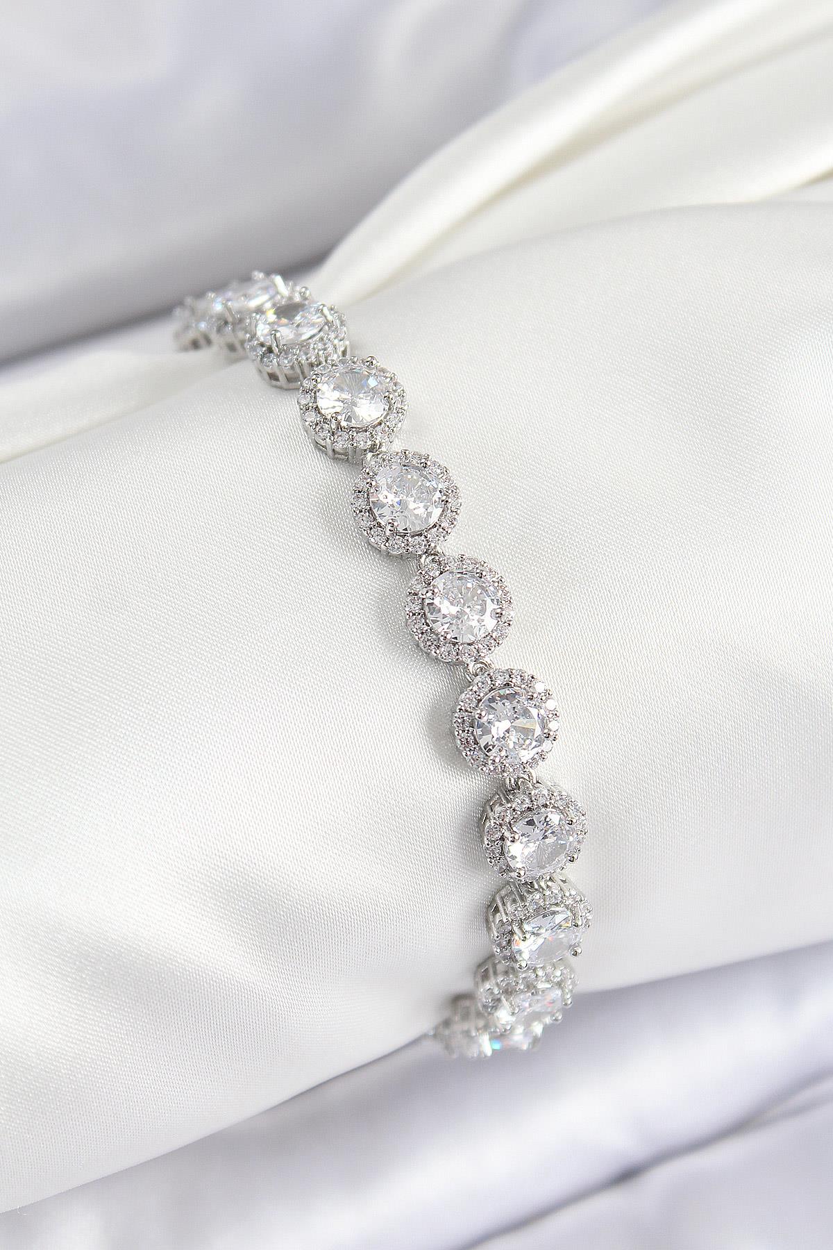 Pirinç Zirkon Taşlı Daire Baget Model Gümüş Renk VIP Seri Kadın Bileklik