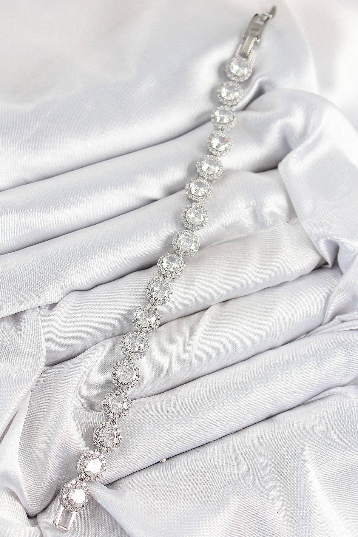 Pirinç Zirkon Taşlı Daire Baget Model Gümüş Renk VIP Seri Kadın Bileklik