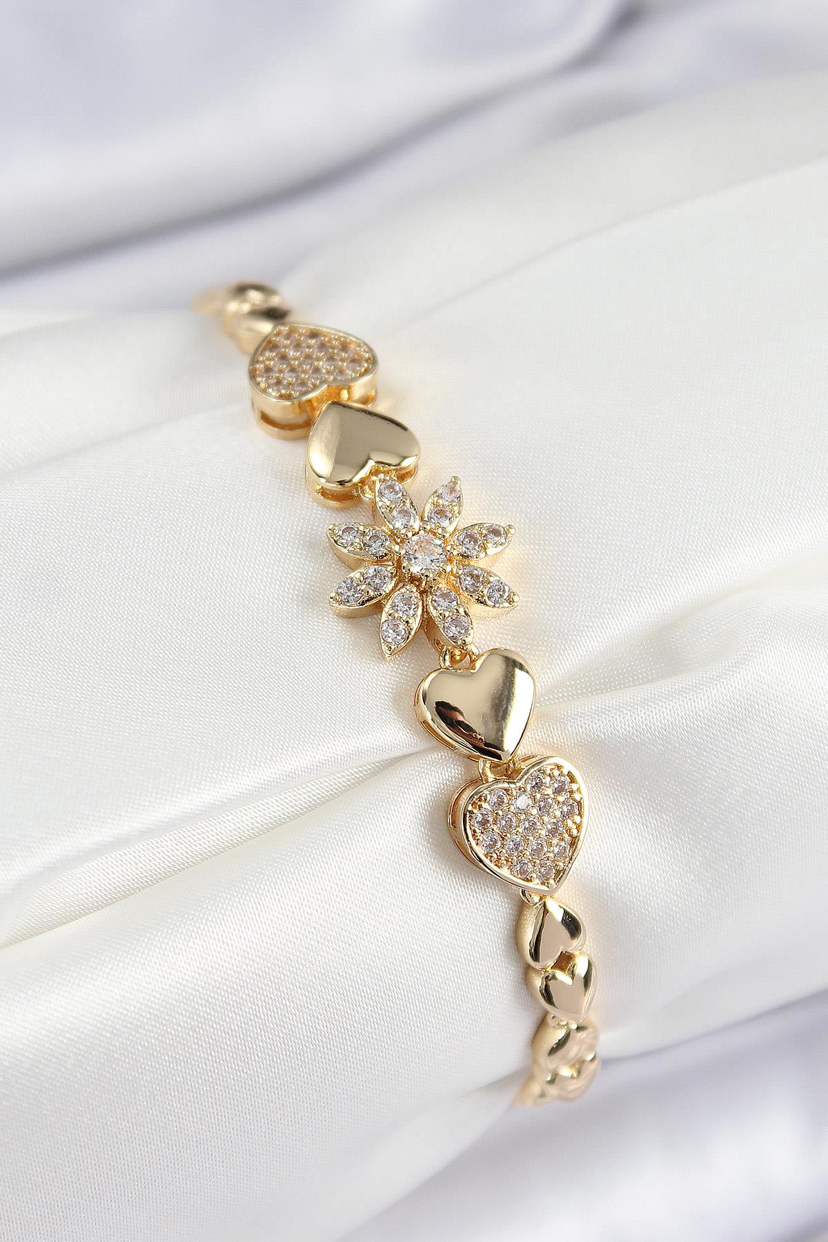 Pirinç Zirkon Taşlı Kalp Detaylı Çiçek Model Gold Renk Kadın Bileklik