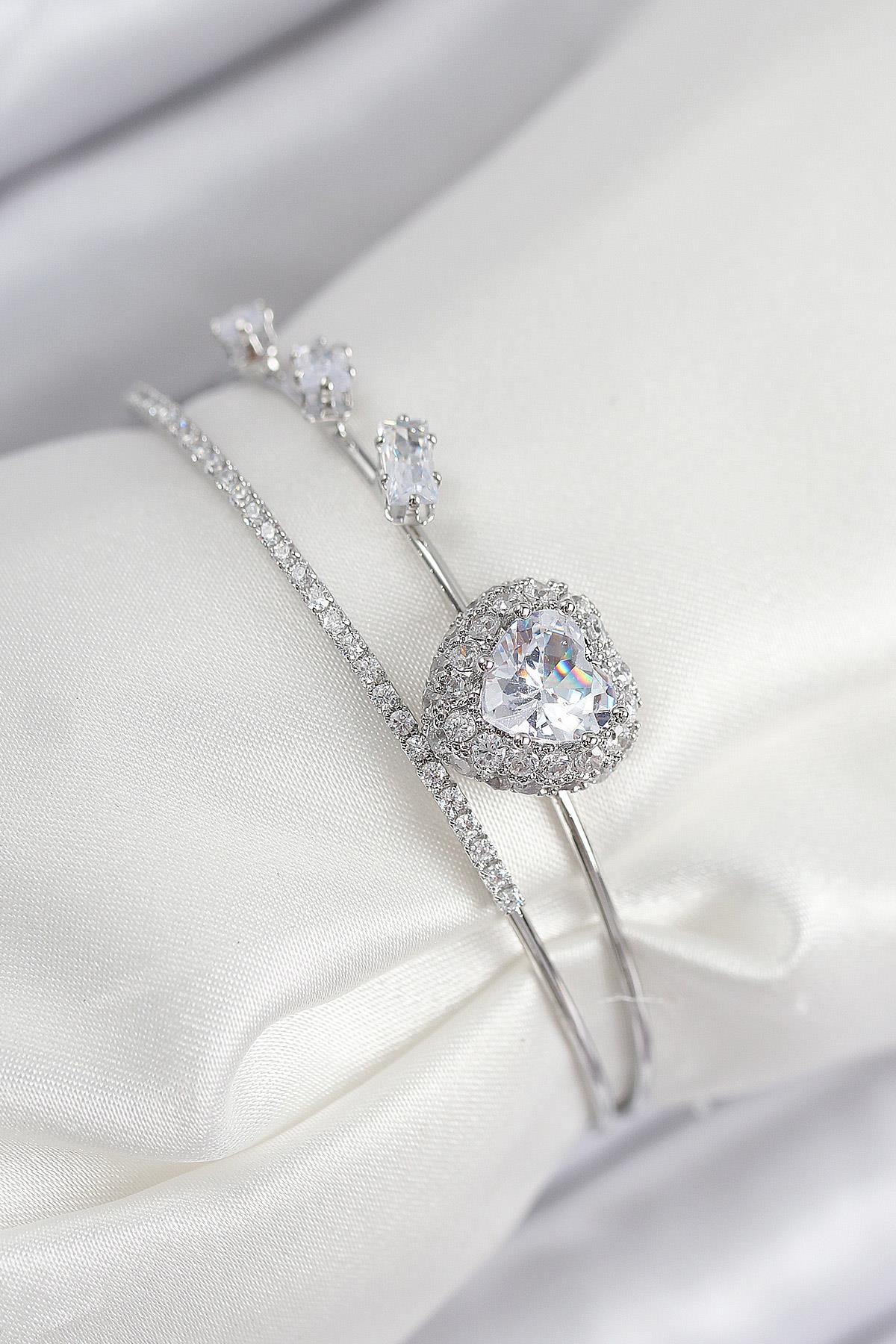 Pirinç Zirkon Taşlı Kalp Model Gümüş Renk Kadın Bileklik