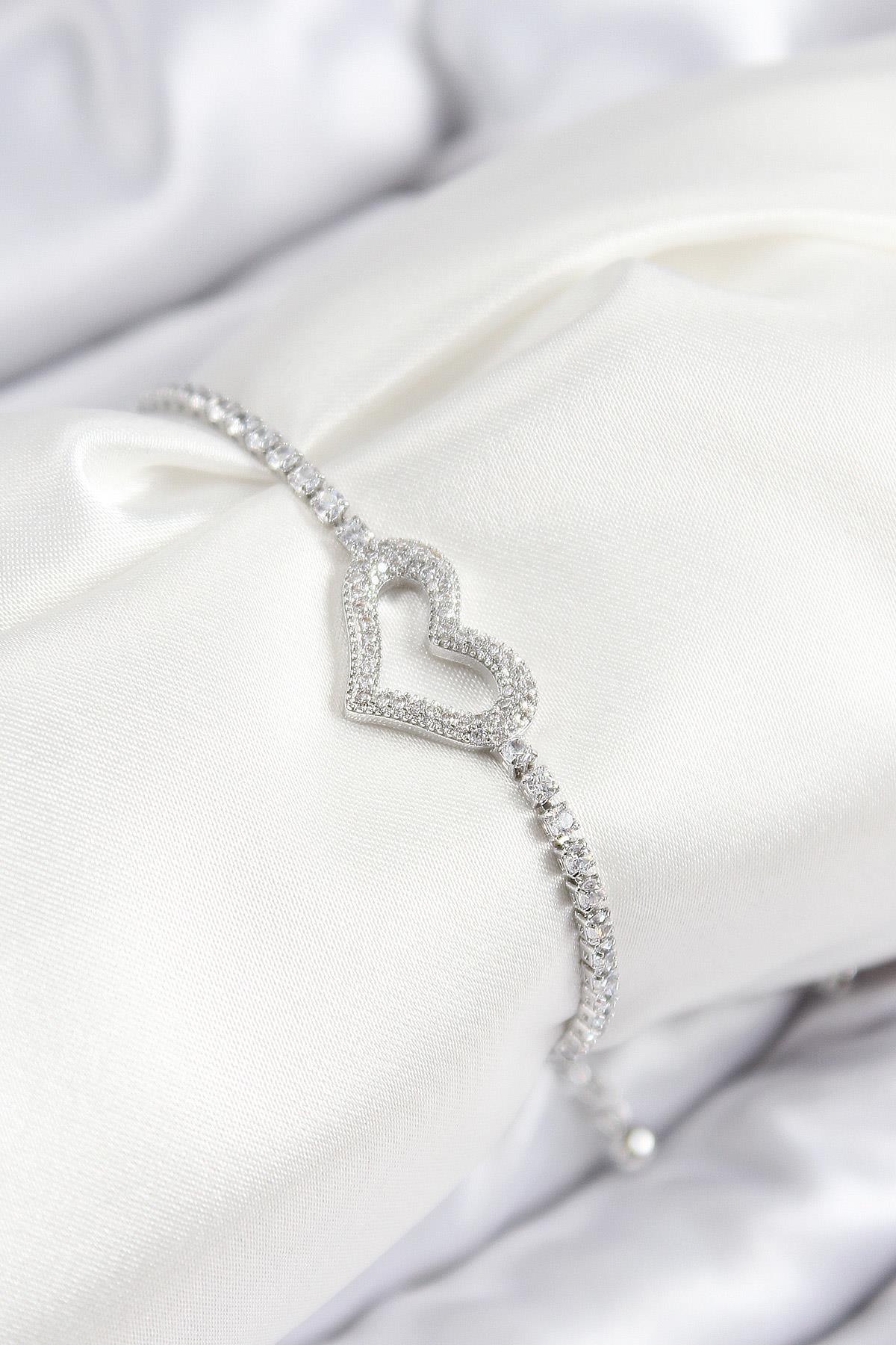 Pirinç Zirkon Taşlı Kalp Model Gümüş Renk Asansörlü Kadın Bileklik