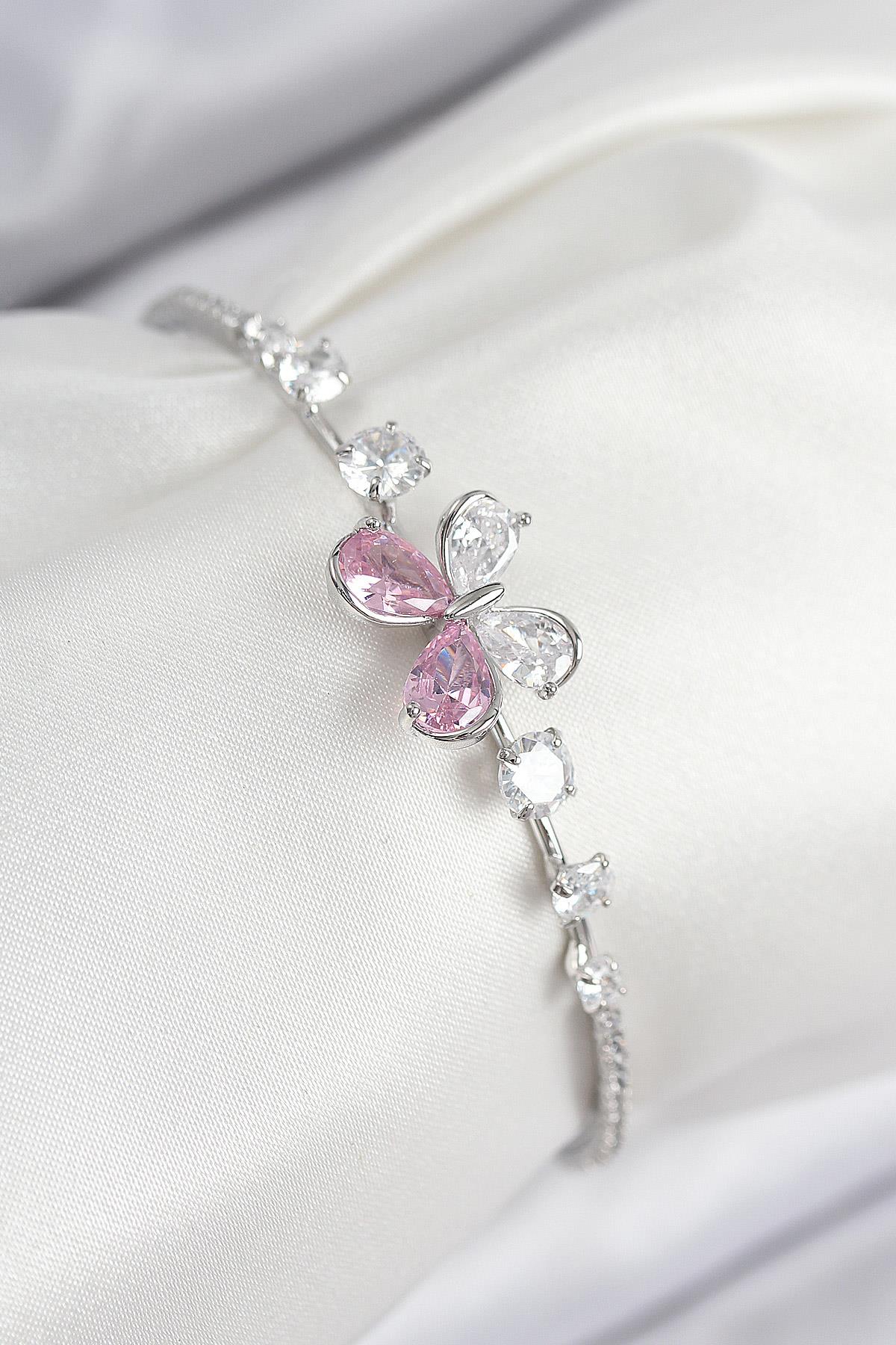 Pirinç Zirkon Taşlı Kelebek Model Gümüş Renk Kadın Bileklik