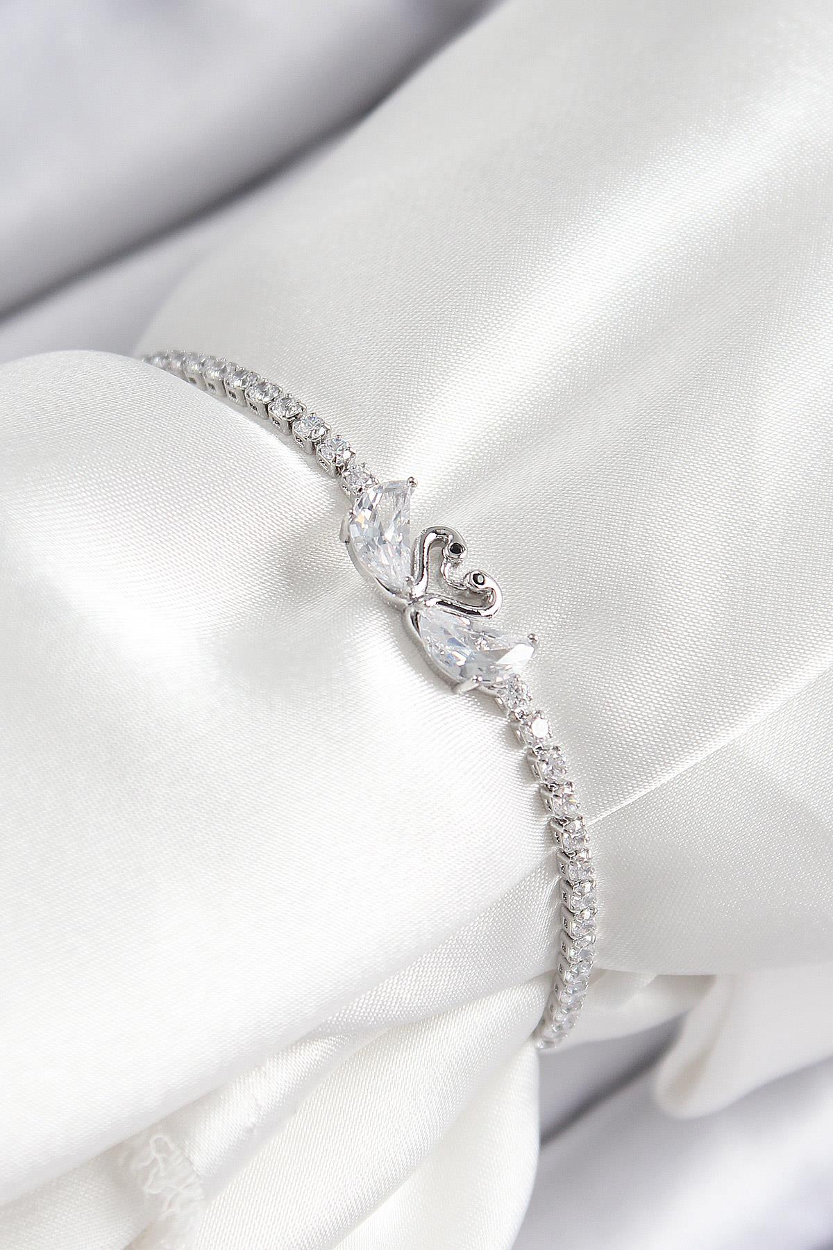 Pirinç Zirkon Taşlı Kuğu Model Gümüş Renk Asansörlü Kadın Bileklik