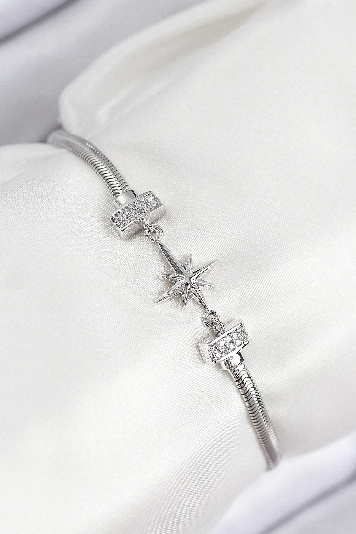 Pirinç Zirkon Taşlı Kutup Yıldızı Model Gümüş Renk Kadın Bileklik