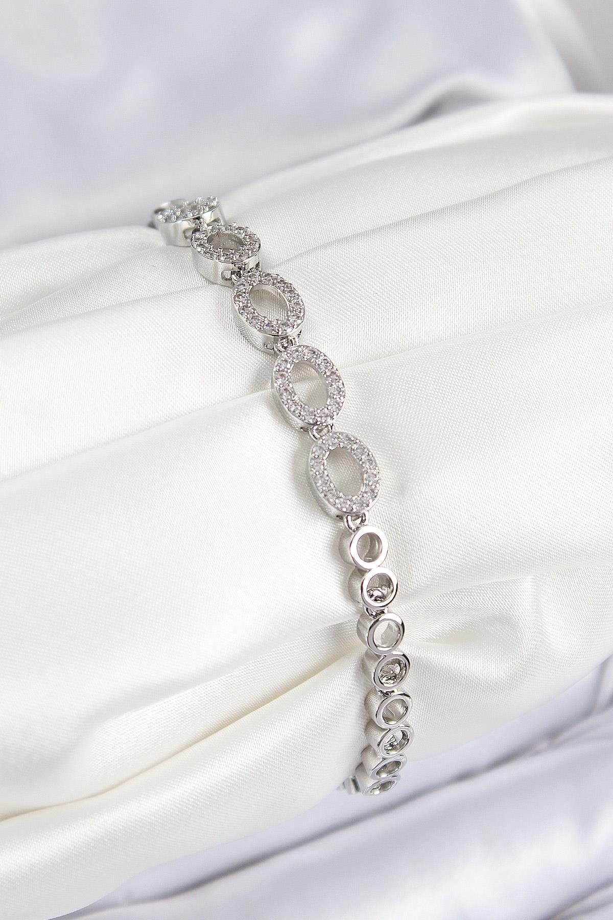 Pirinç Zirkon Taşlı Oval Model Gümüş Renk Kadın Bileklik