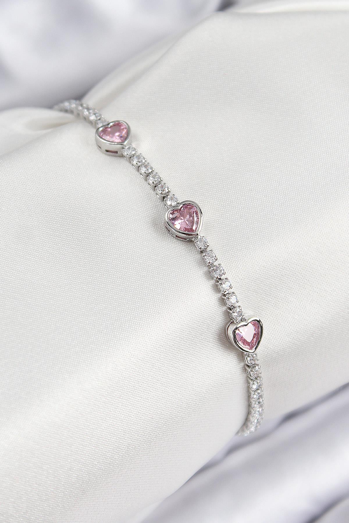 Pirinç Zirkon Taşlı Pembe Kalp Model Gümüş Renk Kadın Bileklik