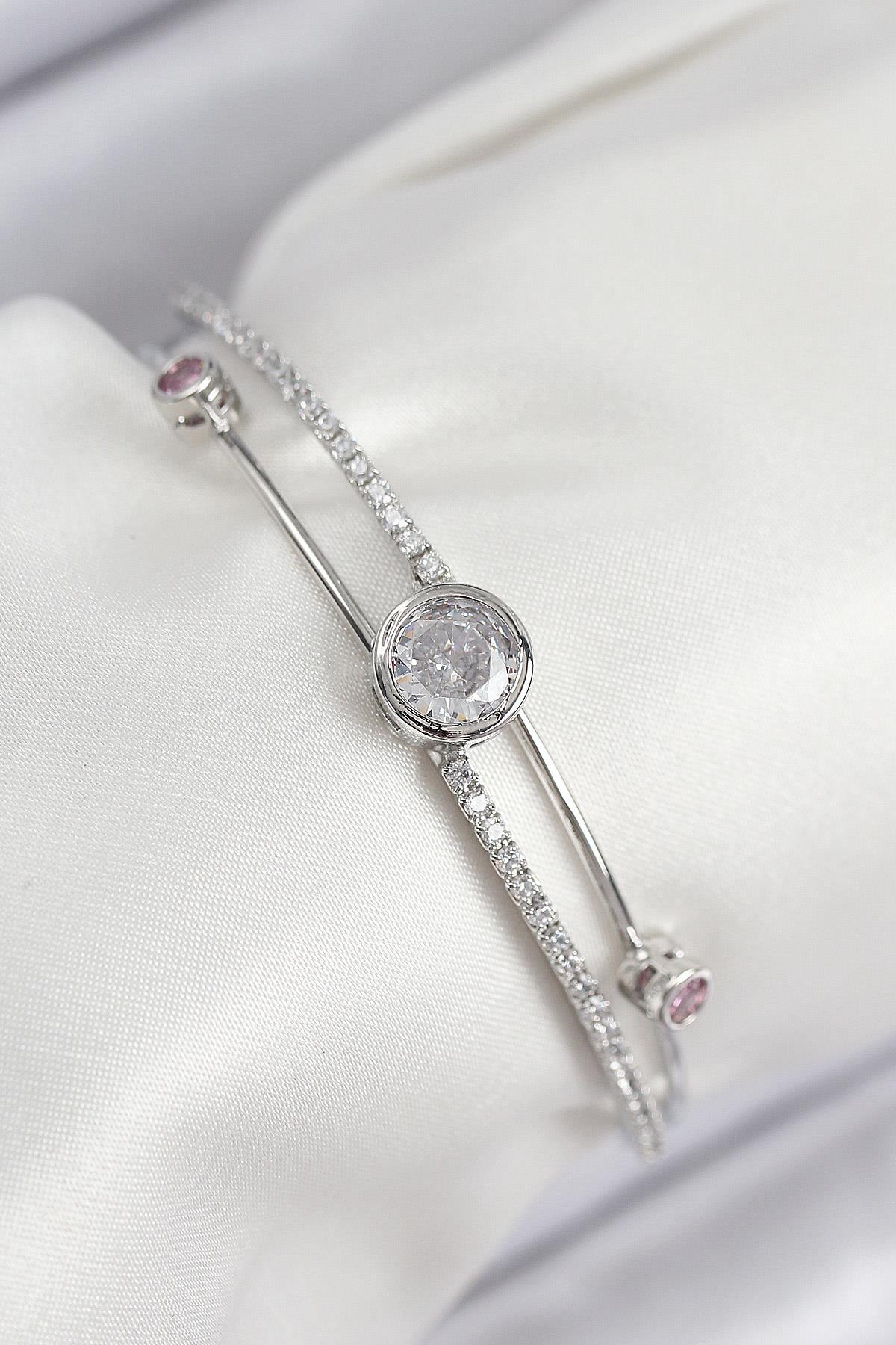 Pirinç Zirkon Taşlı Pırlanta Model Gümüş Renk Kadın Bileklik