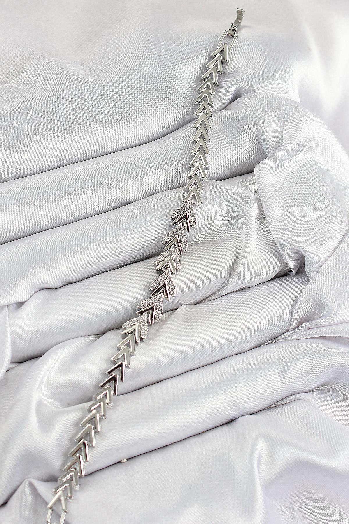 Pirinç Zirkon Taşlı Sıralı Ok Model Gümüş Renk Kadın Bileklik