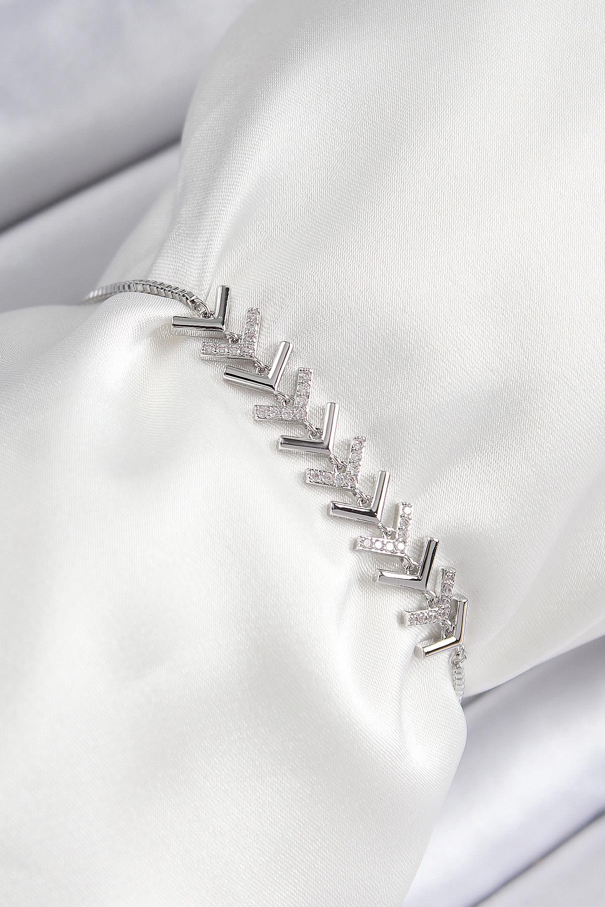 Pirinç Zirkon Taşlı Sıralı Ok Model Gümüş Renk Asansörlü Kadın Bileklik