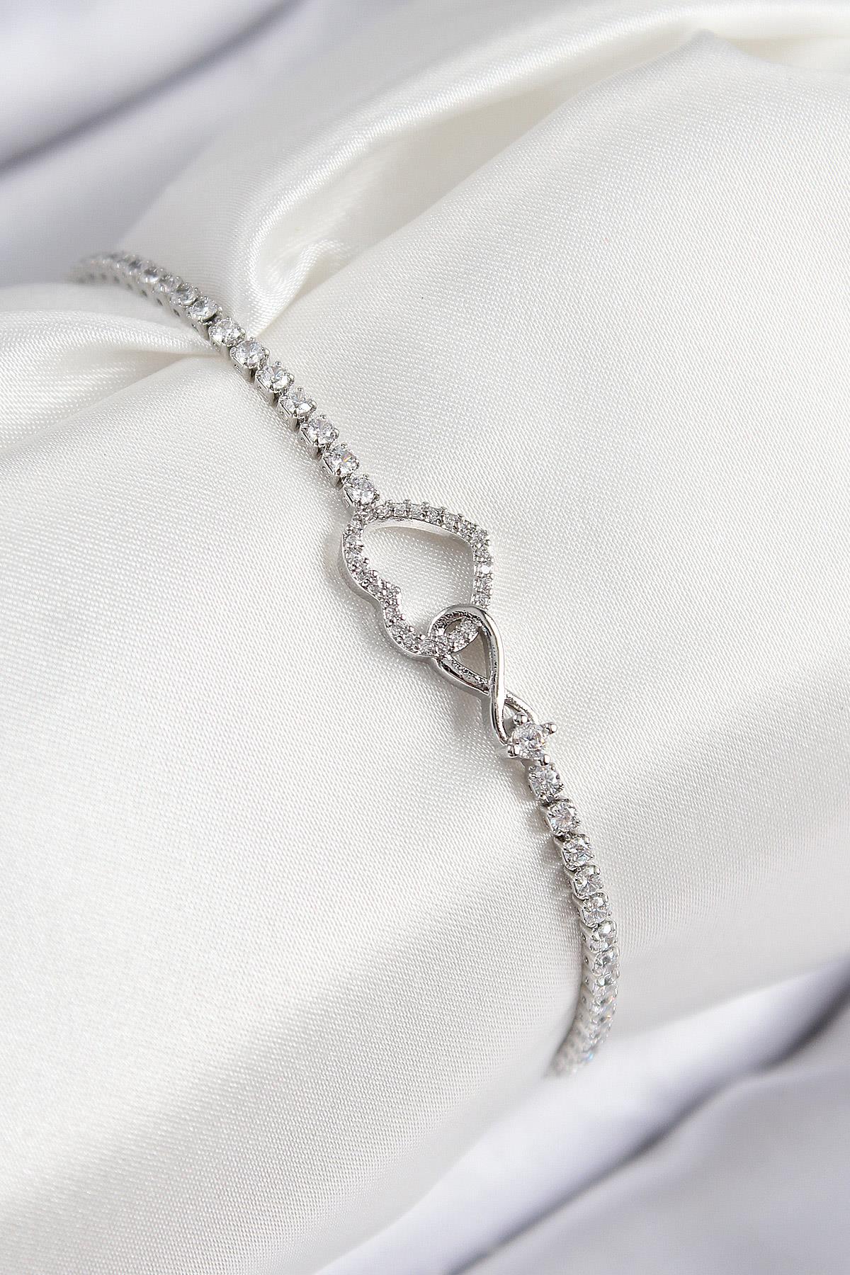 Pirinç Zirkon Taşlı Sonsuzluk Kalp Model Gümüş Renk Kadın Bileklik