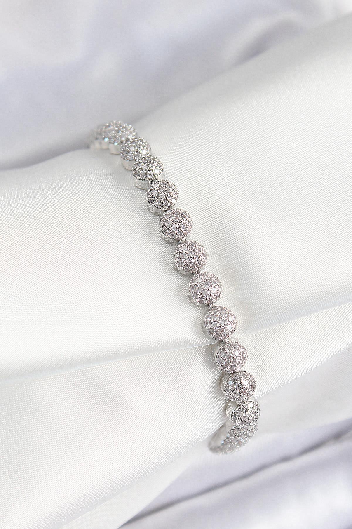 Pirinç Zirkon Taşlı Yarım Topcuk Model Gümüş Renk VIP Seri Kadın Bileklik