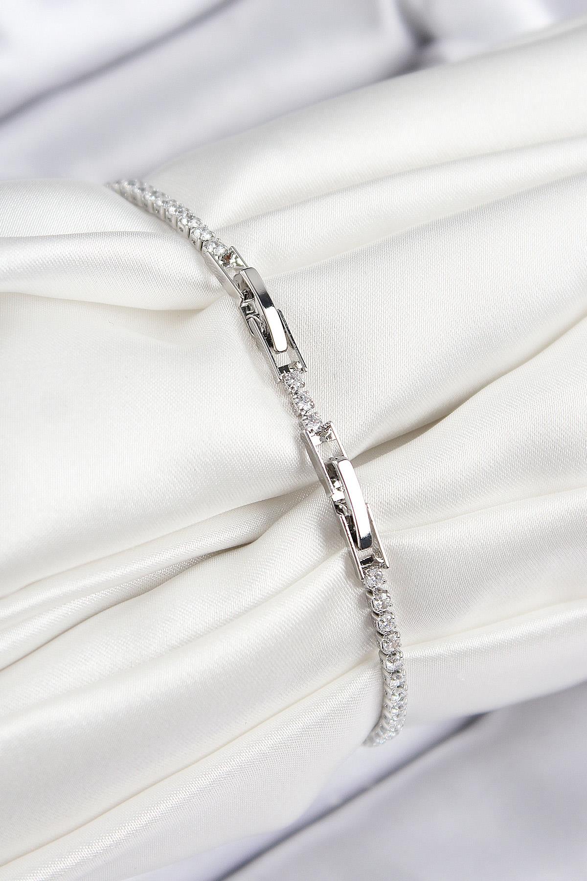 Pirinç Zirkon Taşlı Yıldız Model Gümüş Renk Kadın Bileklik