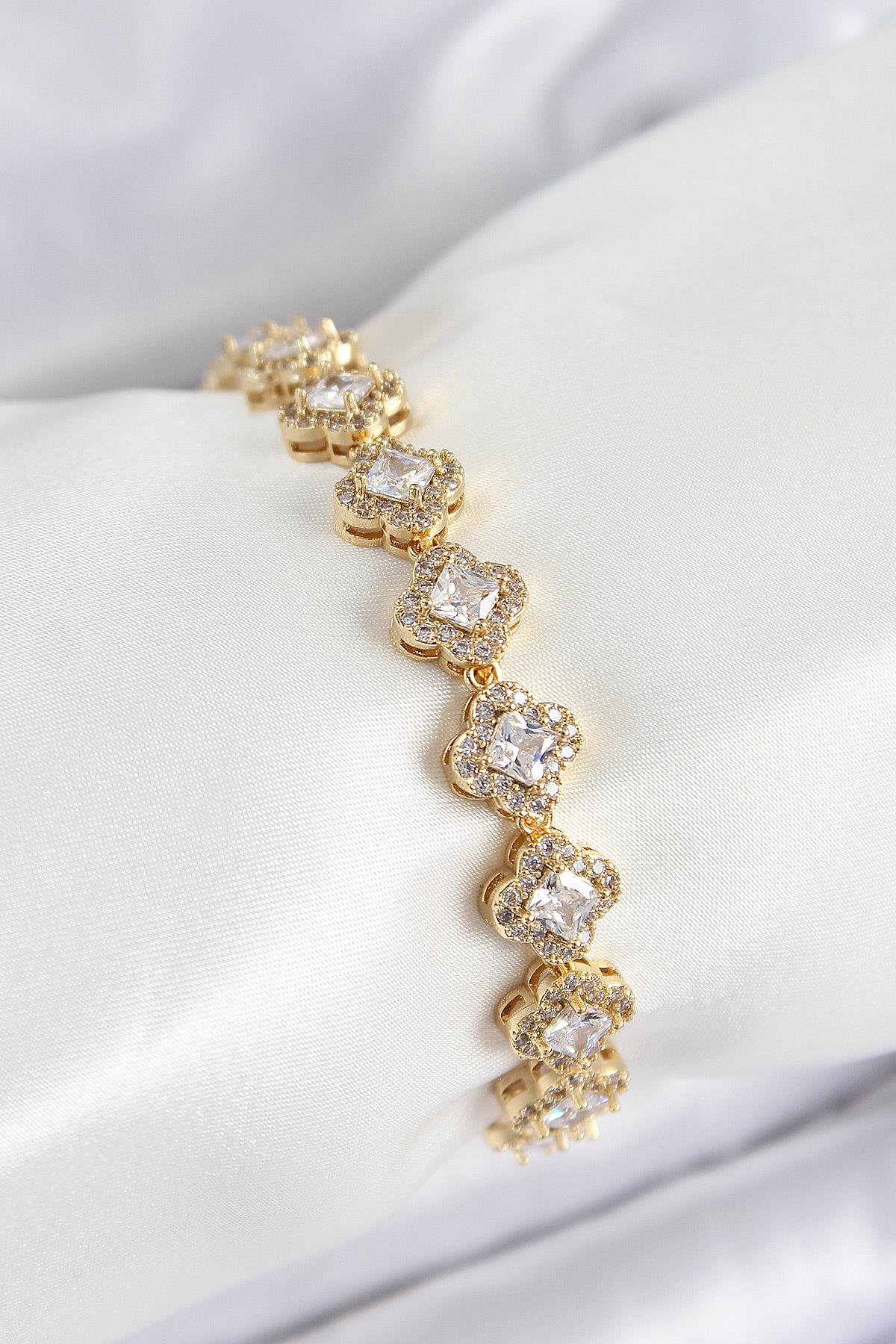 Pirinç Zirkon Taşlı Yonca Baget Model Gold Renk VIP Seri Kadın Bileklik