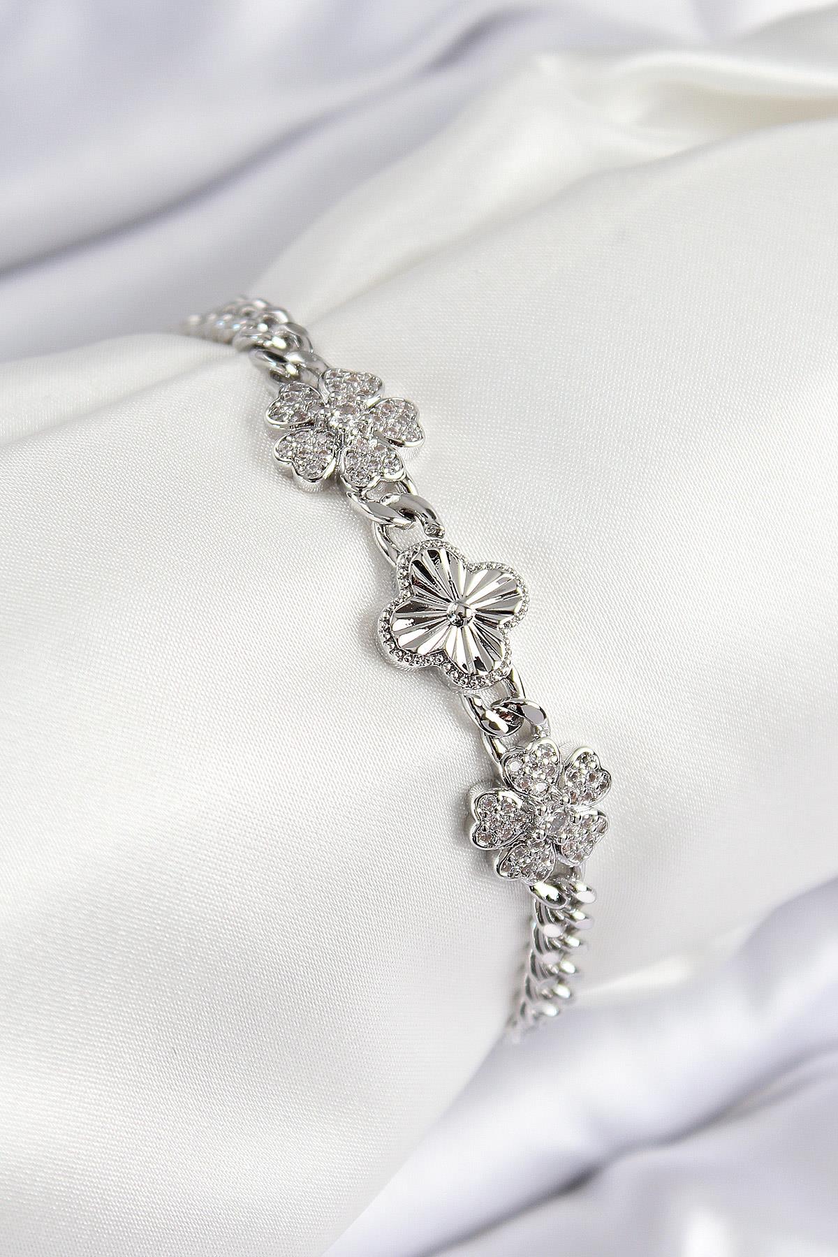 Pirinç Zirkon Taşlı Yonca Model Gümüş Renk Kadın Bileklik