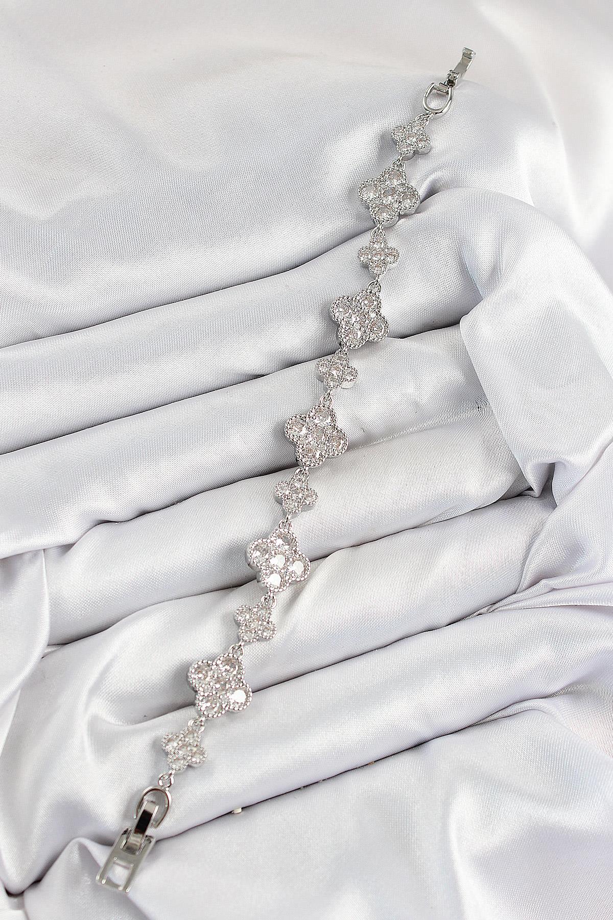 Pirinç Zirkon Taşlı Yonca Model Gümüş Renk VIP Seri Kadın Bileklik