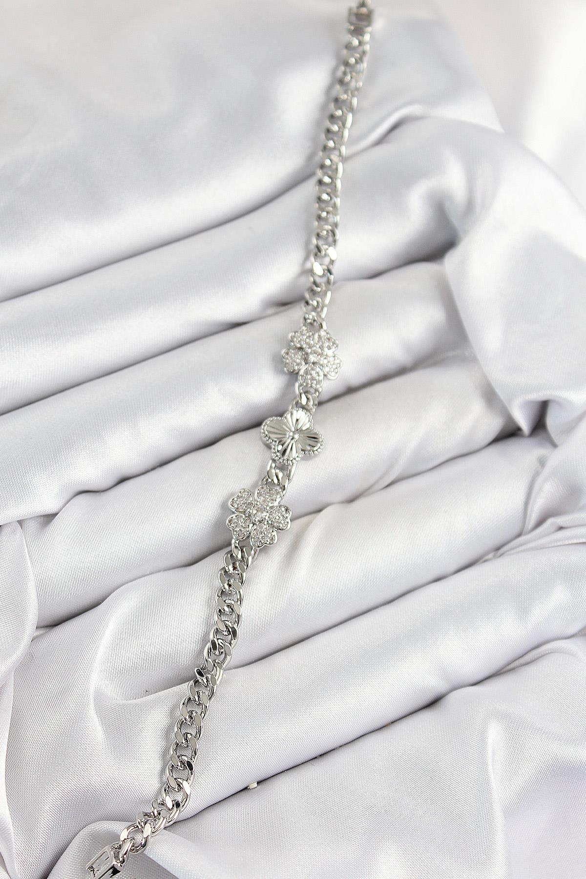 Pirinç Zirkon Taşlı Yonca Model Gümüş Renk Kadın Bileklik